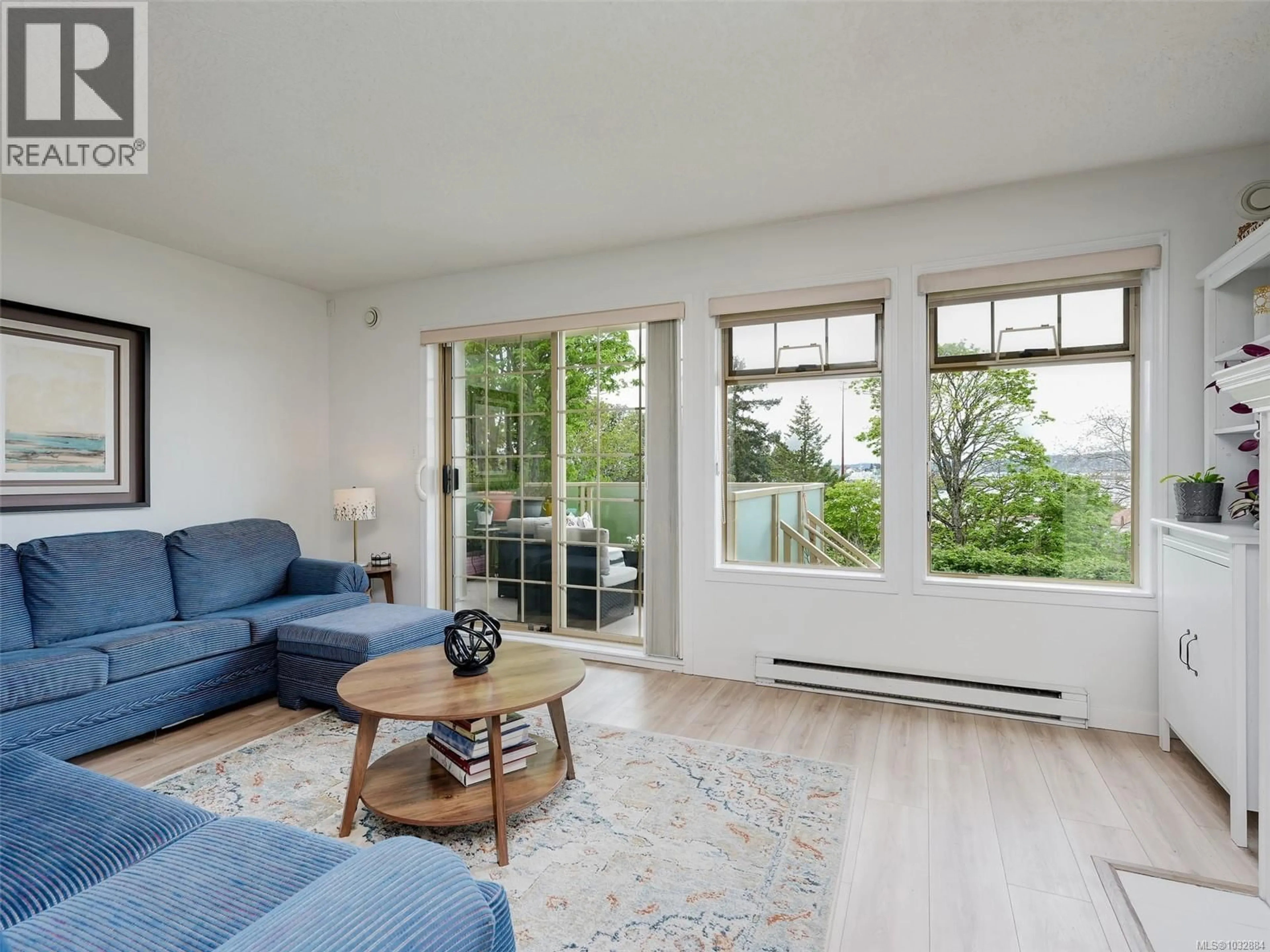 Living room with furniture, wood/laminate floor for 41 - 909 ADMIRALS ROAD, Esquimalt British Columbia V9A2P1