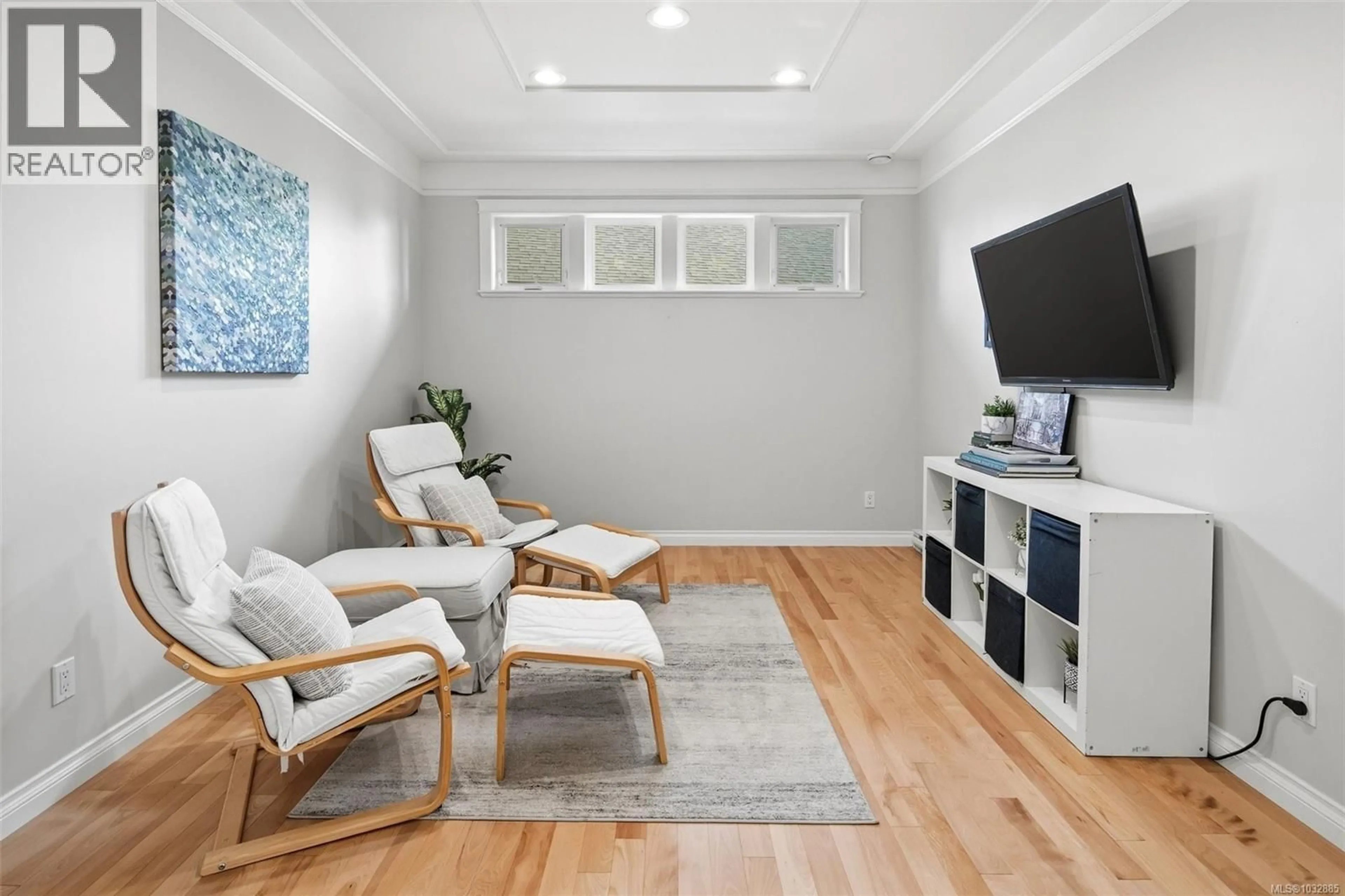 Living room with furniture, wood/laminate floor for 485 OUTRIGGER LOOP, Colwood British Columbia V9C4L1