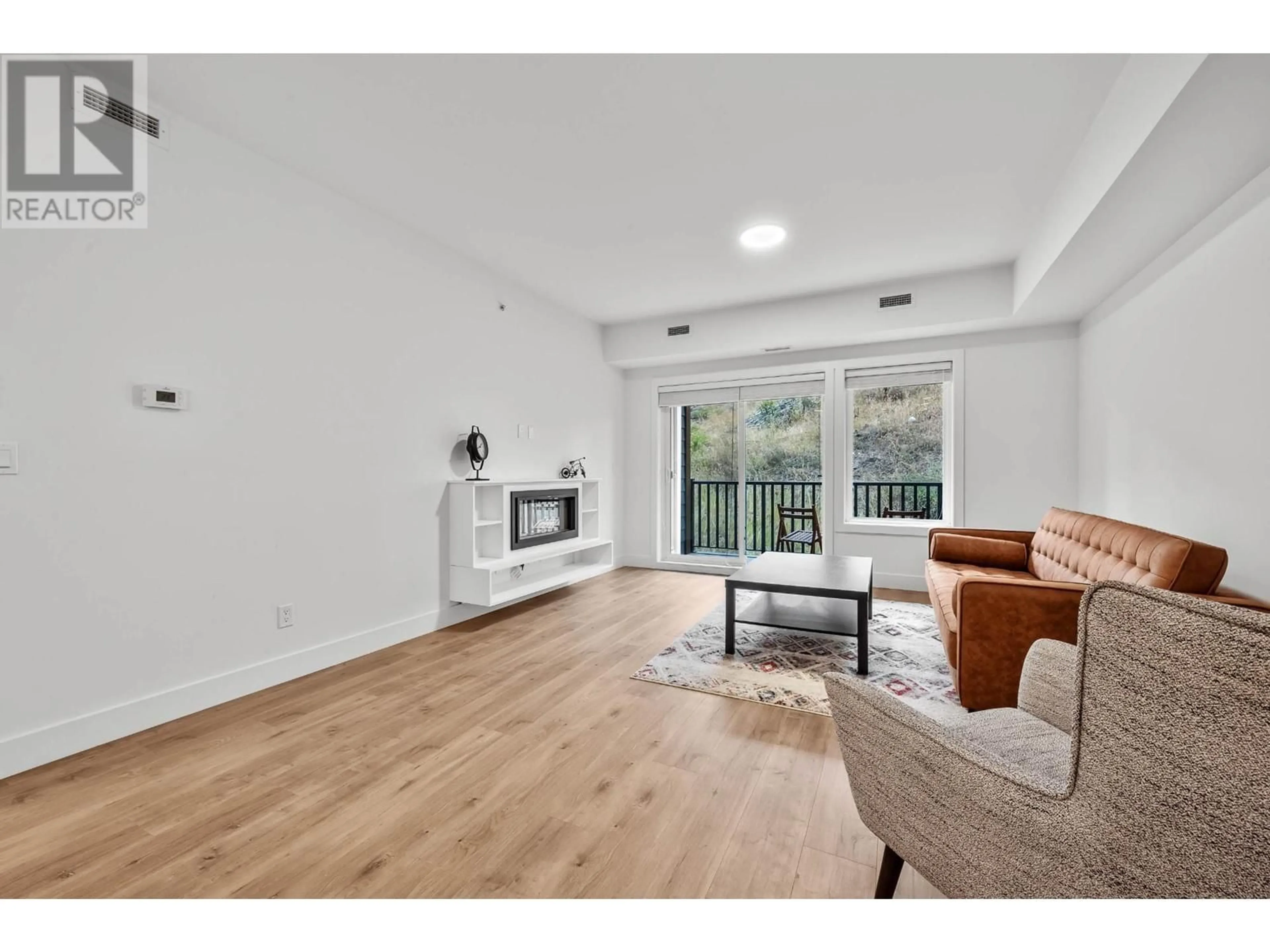 Living room, wood floors for 2046 Robson Place Unit# 108, Kamloops British Columbia V2E0A5