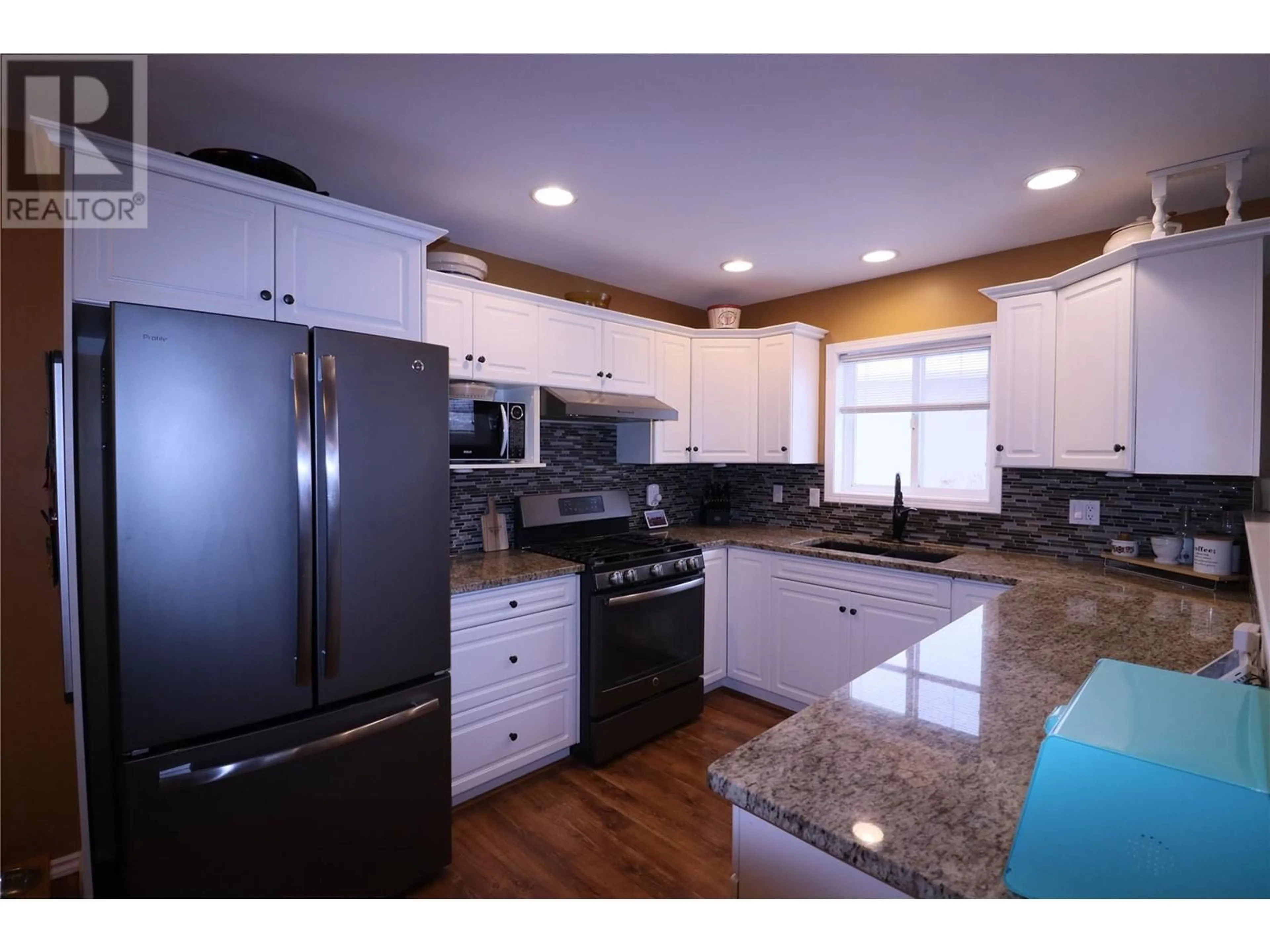 Open concept kitchen for 2160 BRYCEN Place, Grand Forks British Columbia V0H1H0