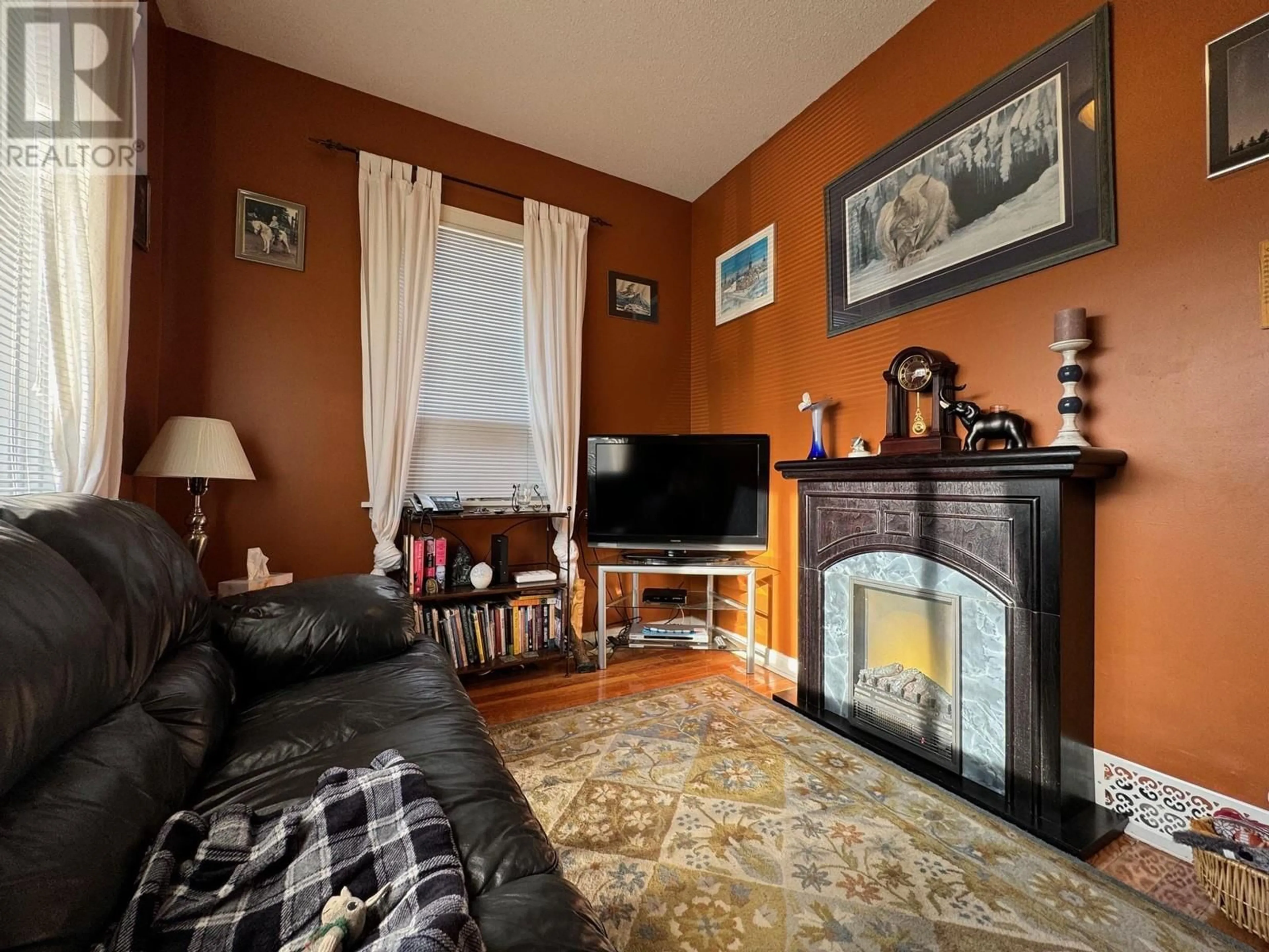 Living room, wood floors for 2125 Granite Avenue, Merritt British Columbia V1K1B8