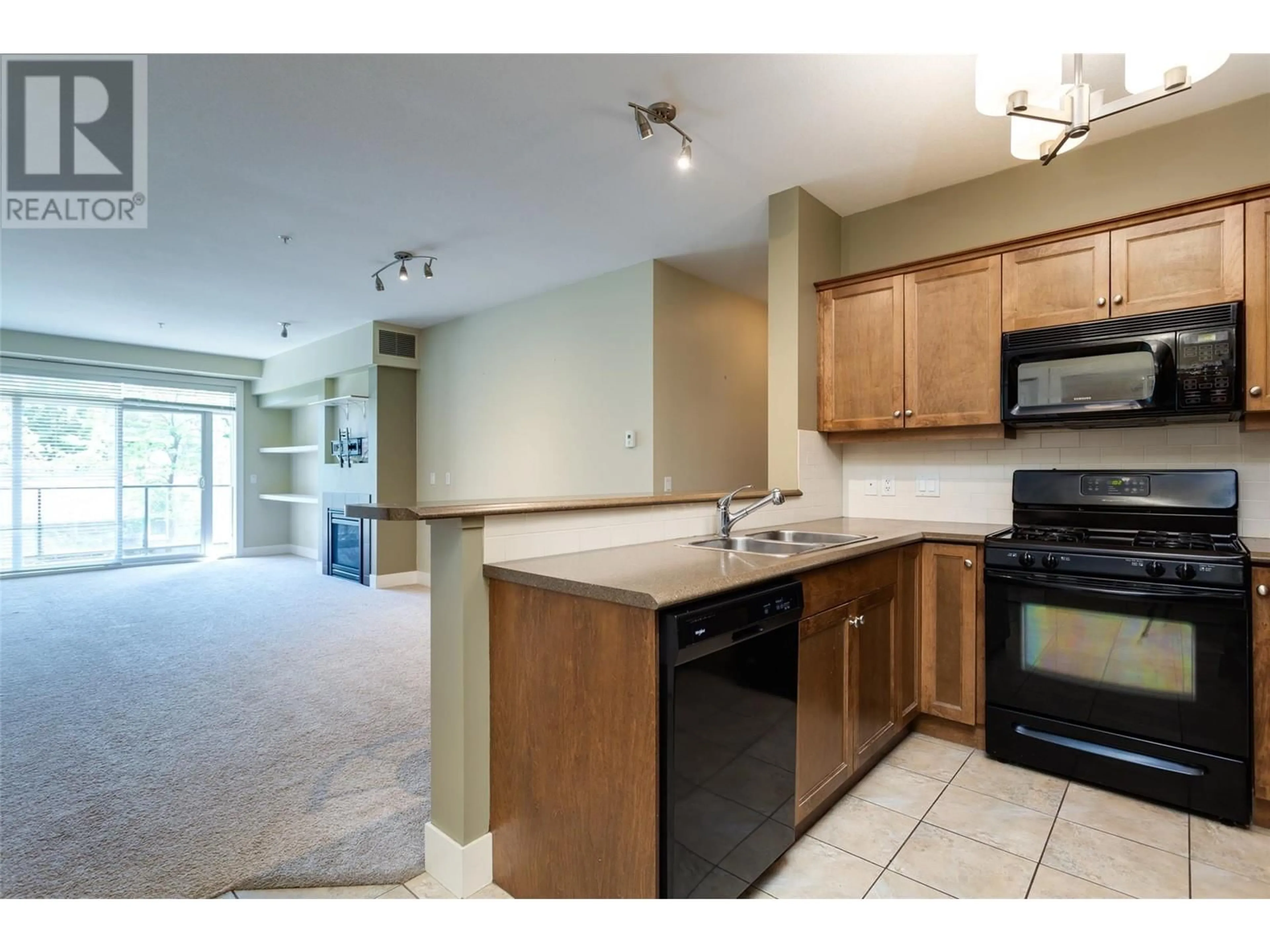 Standard kitchen for 2532 Shoreline Drive Unit# 207, Lake Country British Columbia V4V2R6