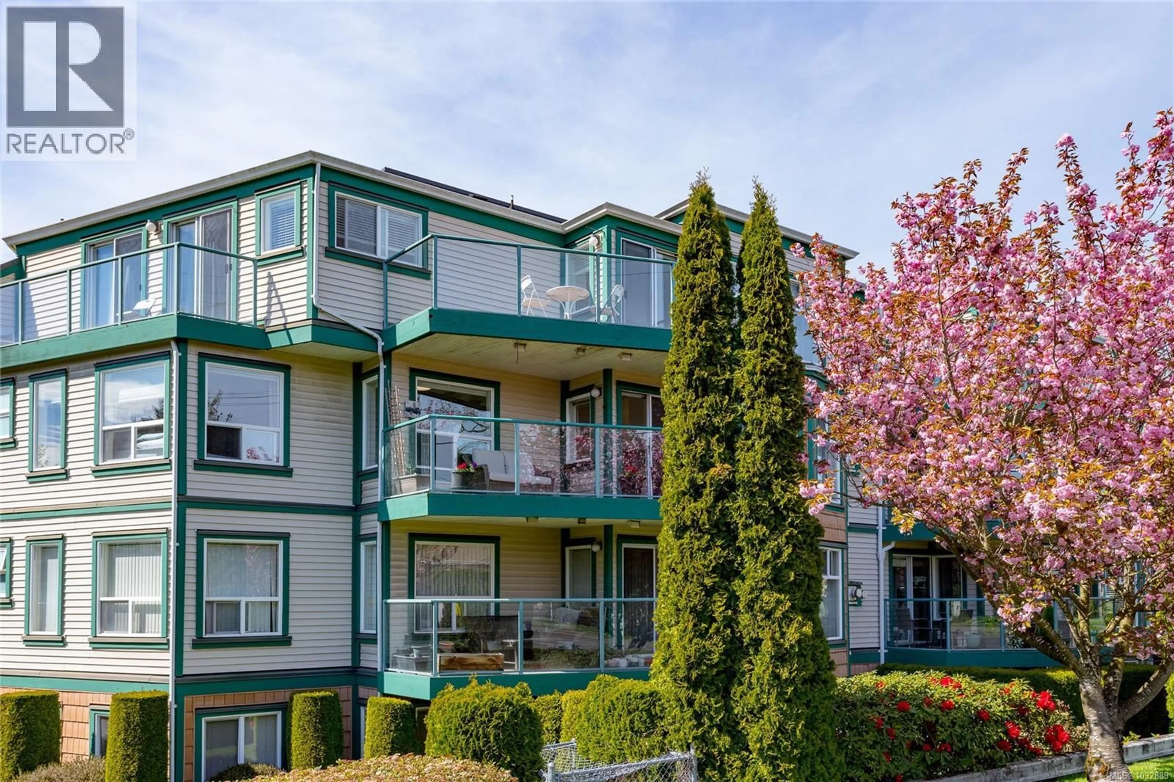 Patio, unknown for 303 - 899 DARWIN AVENUE, Saanich British Columbia V8X2X7