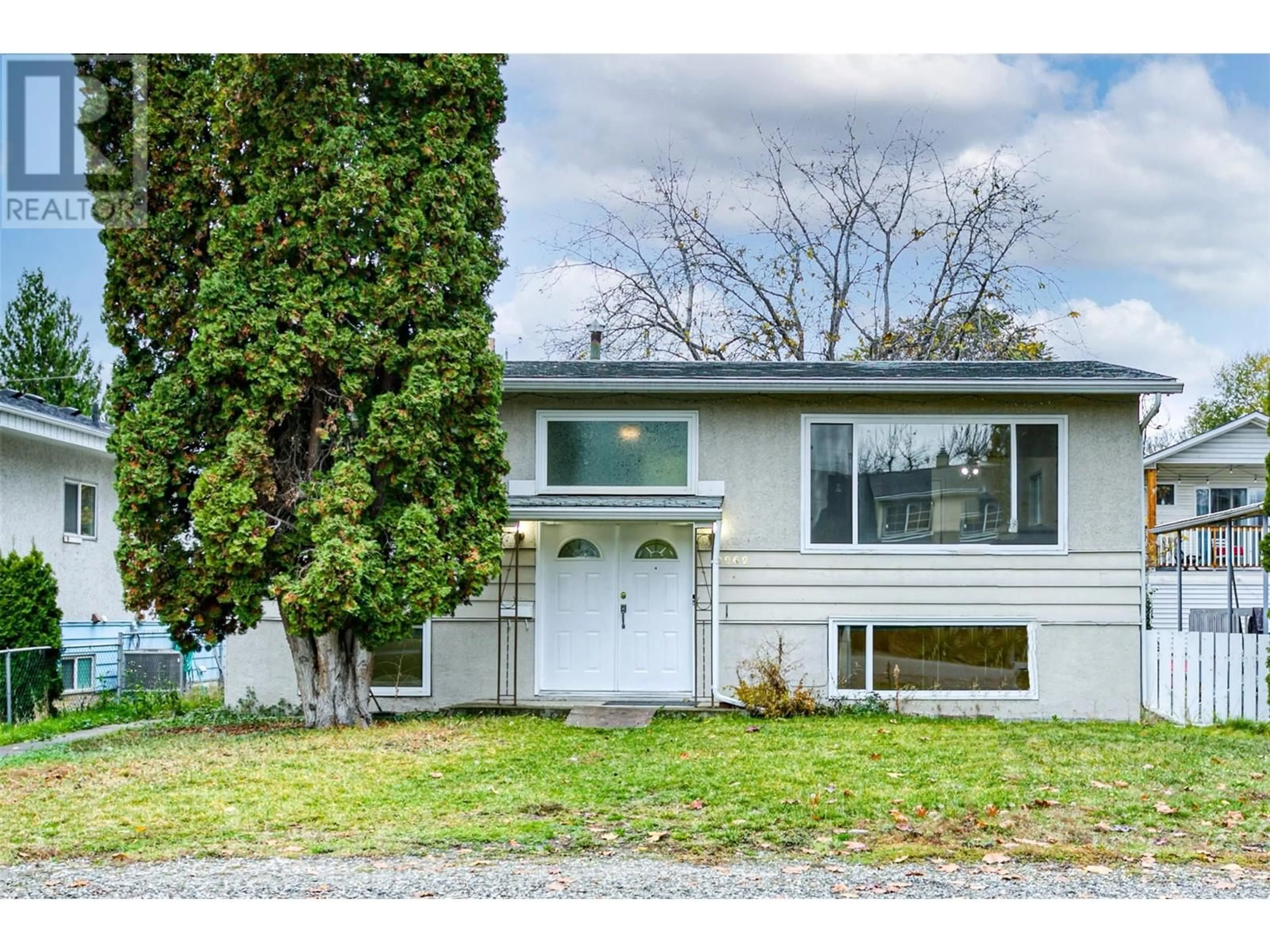 Frontside or backside of a home, cottage for 2262 Aberdeen Street N, Kelowna British Columbia V1Y2T4