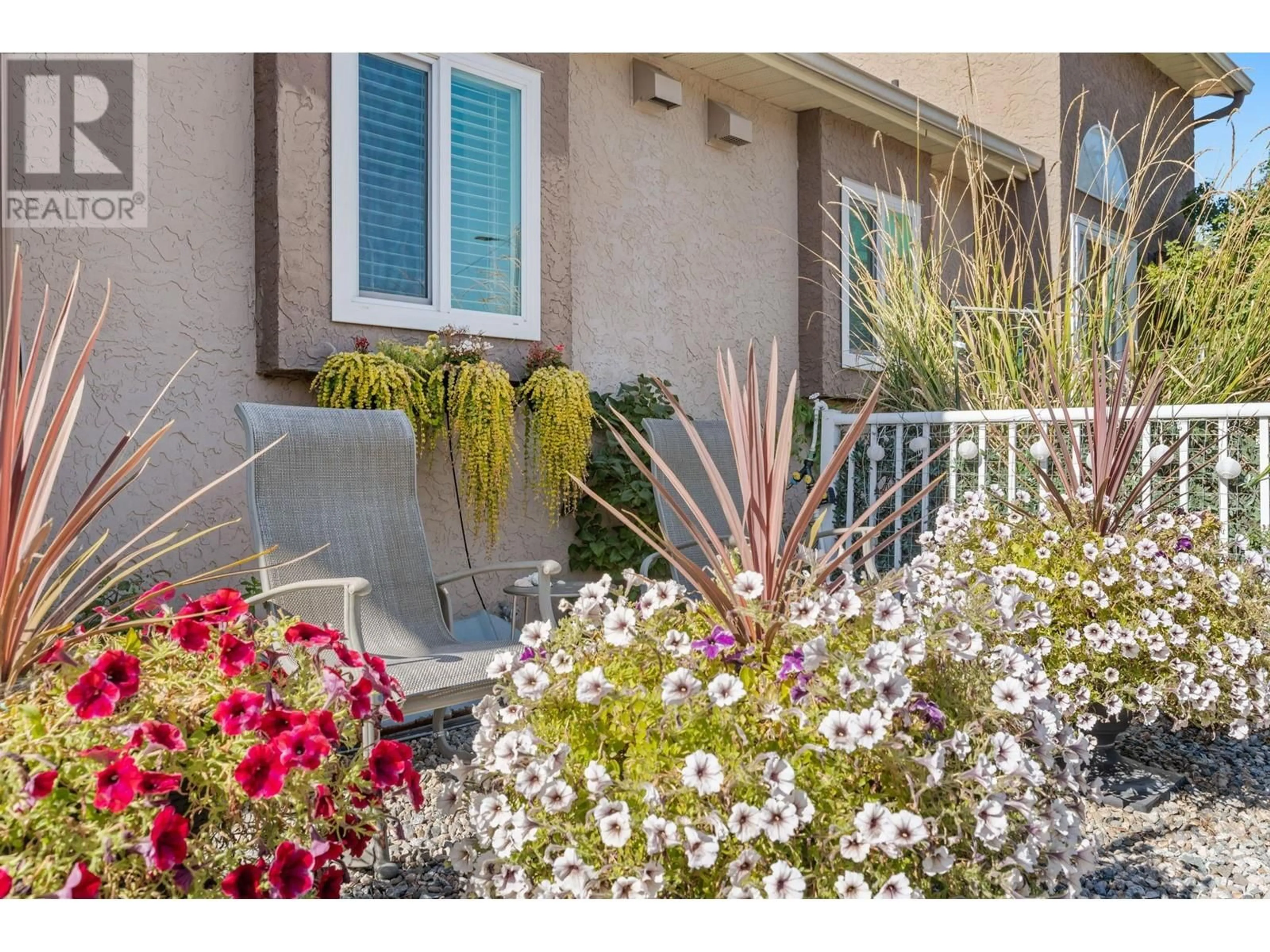 Patio, street for 5 - 190 MCINTOSH ROAD, Kelowna British Columbia V1X2C4
