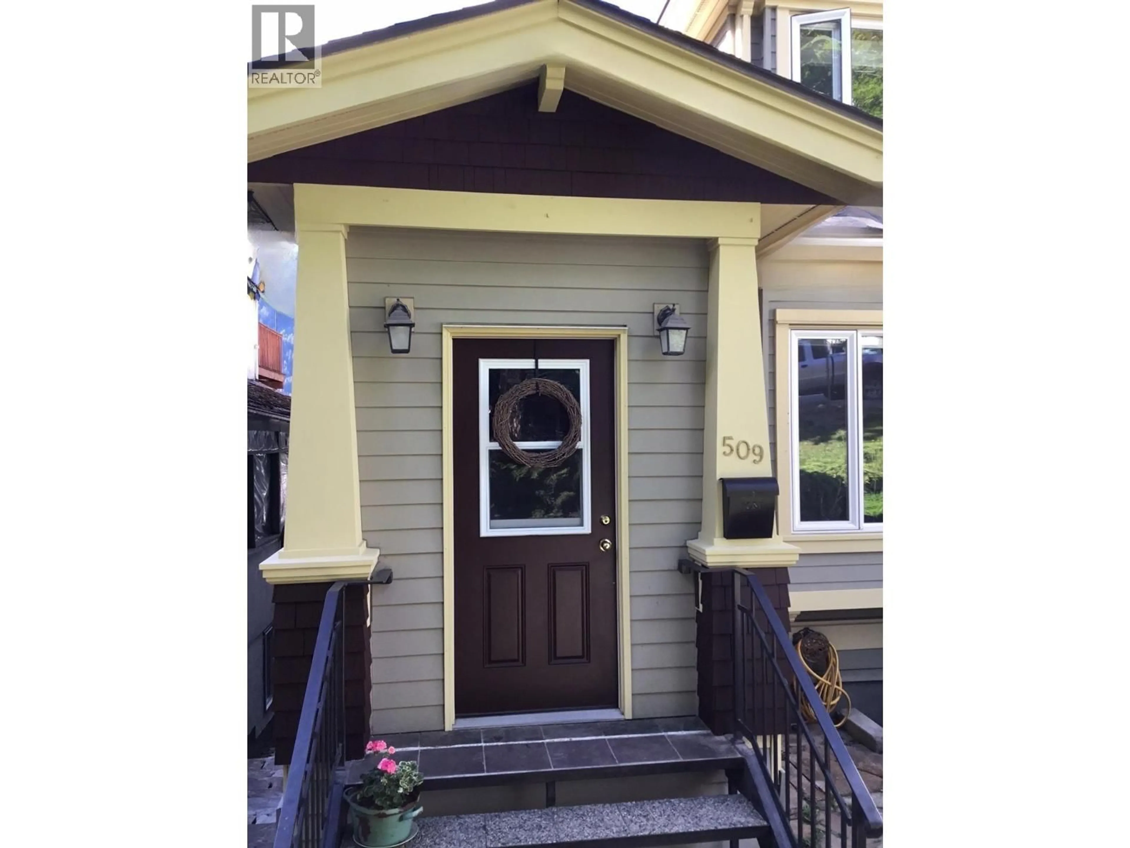 Indoor entryway for 509 CARBONATE STREET, Nelson British Columbia V1L4P4
