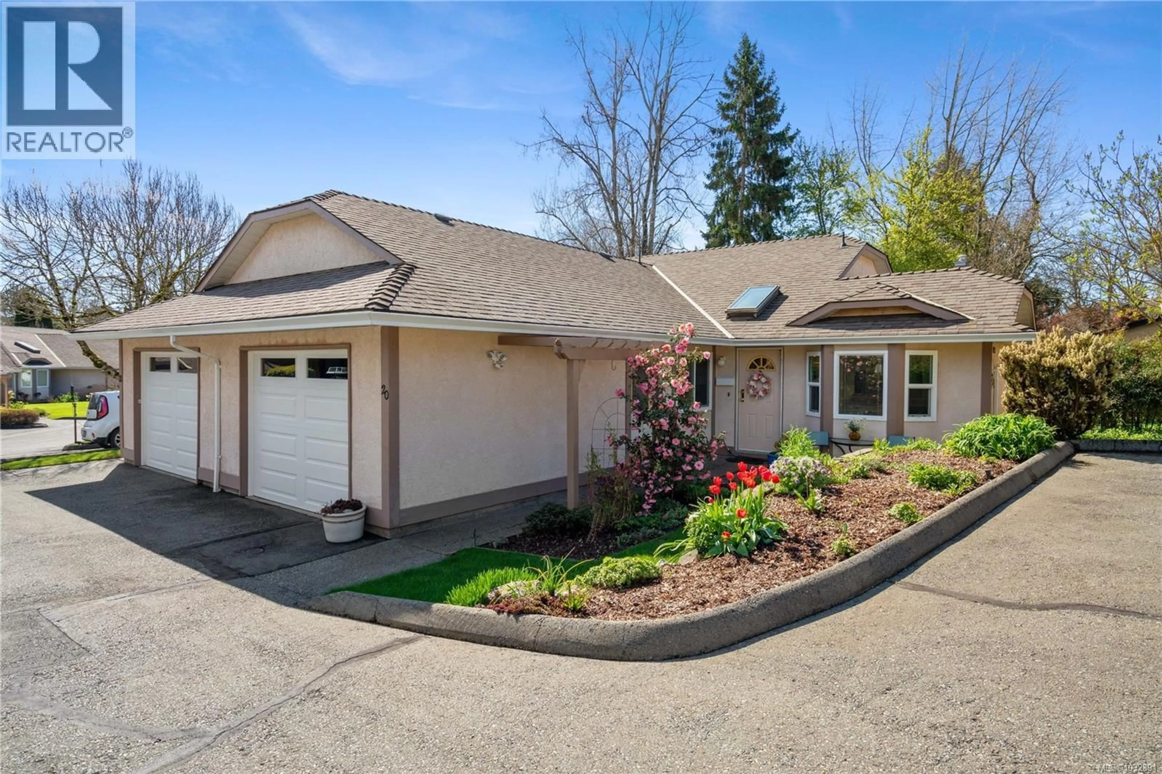 Home with vinyl exterior material, street for 20 - 4120 INTERURBAN ROAD, Saanich British Columbia V8Z6W7