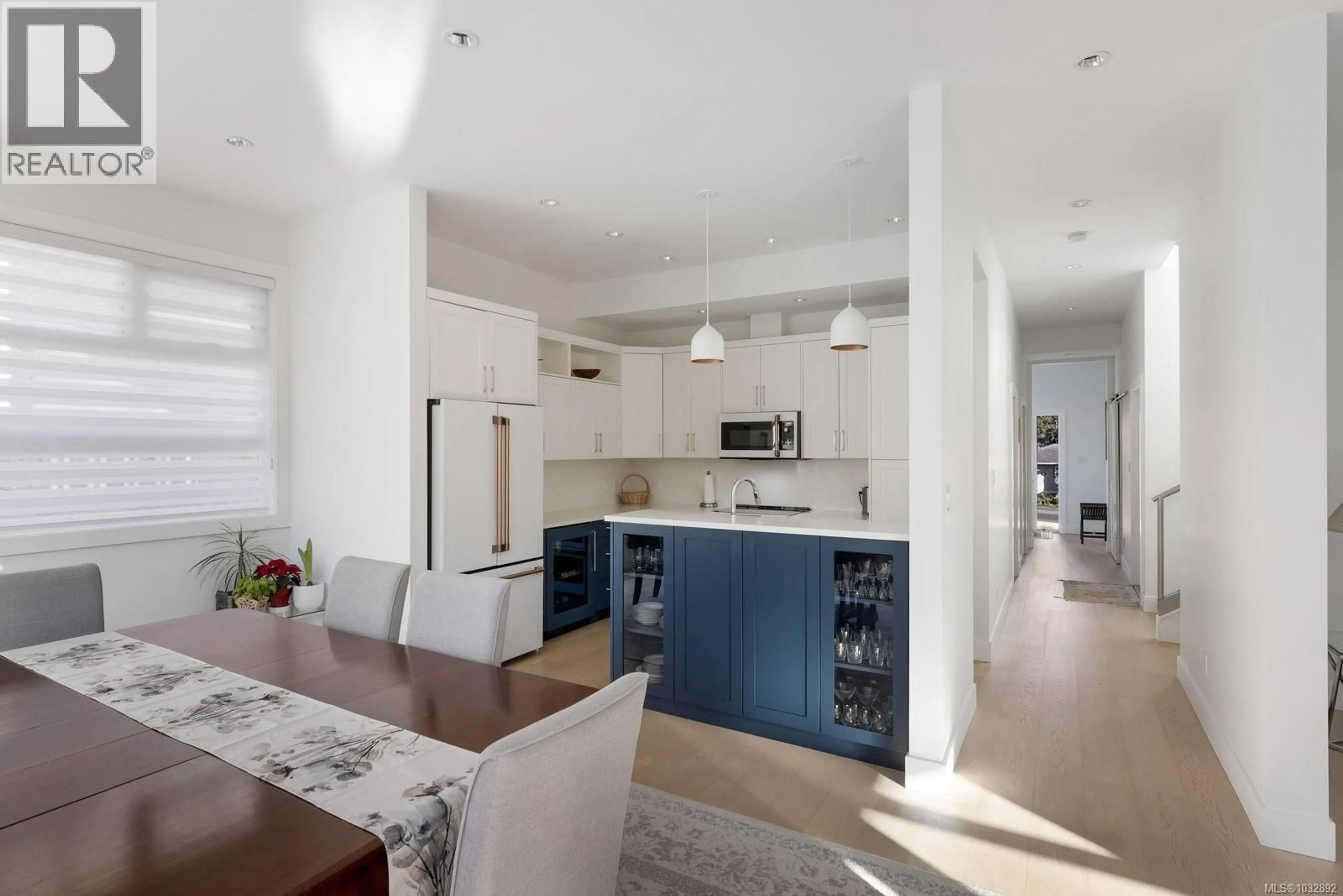 Open concept kitchen, unknown for 10965 MADRONA DRIVE, North Saanich British Columbia V8L5R7