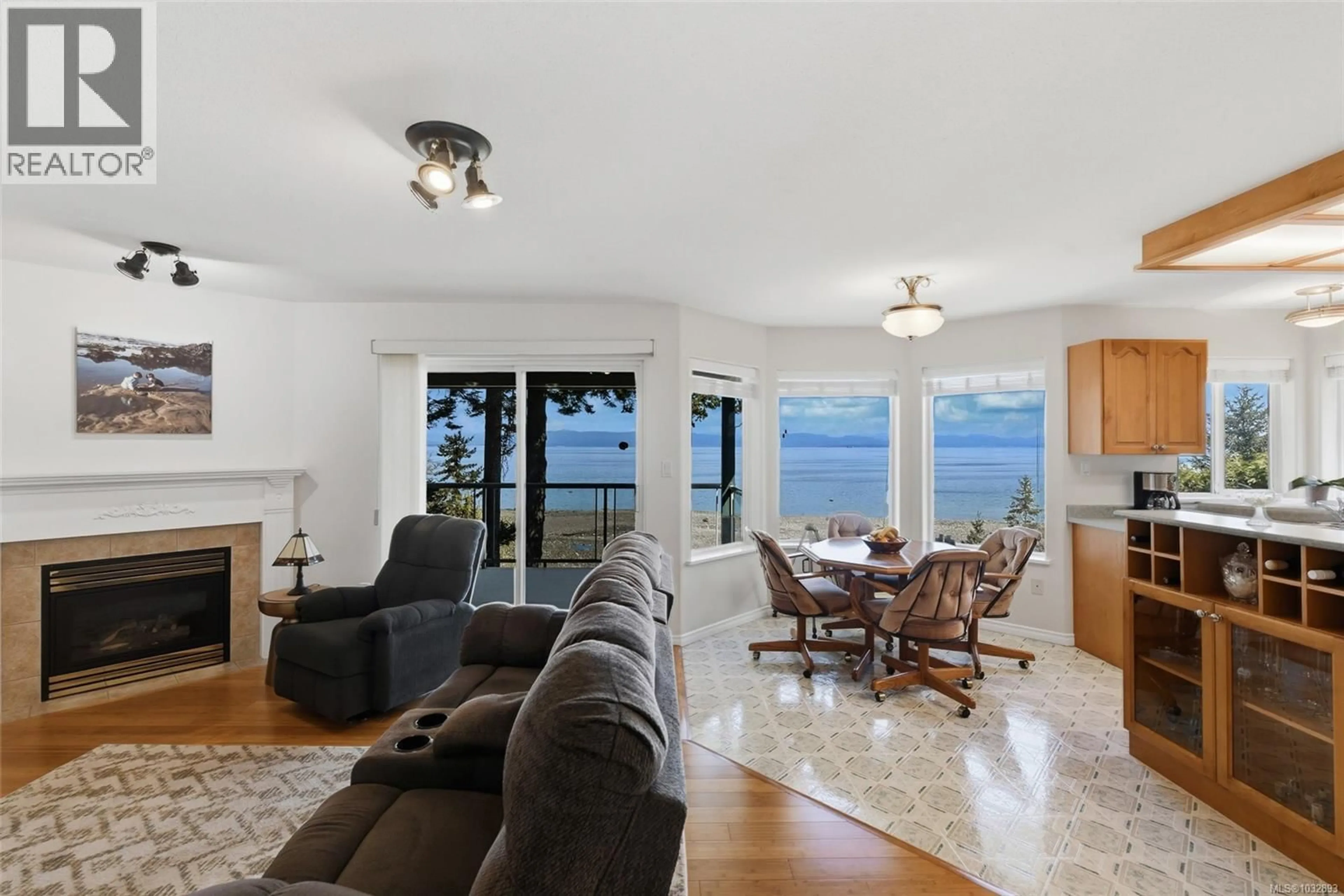 Living room with furniture, unknown for 5972 ALDERGROVE DRIVE, Courtenay British Columbia V9J1W2