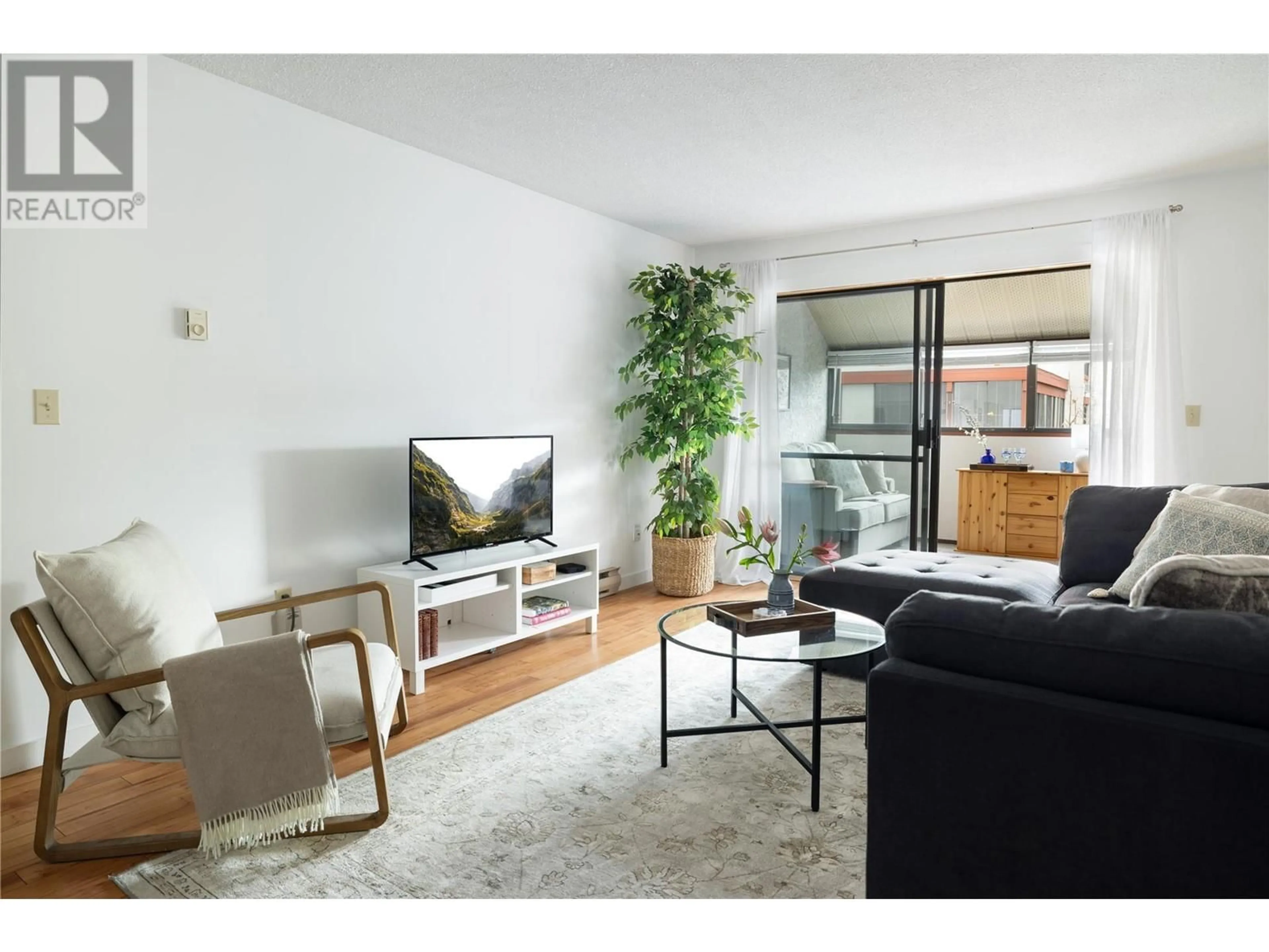 Living room, wood floors for 2085 Gordon Drive Unit# 312, Kelowna British Columbia V1Y8S1