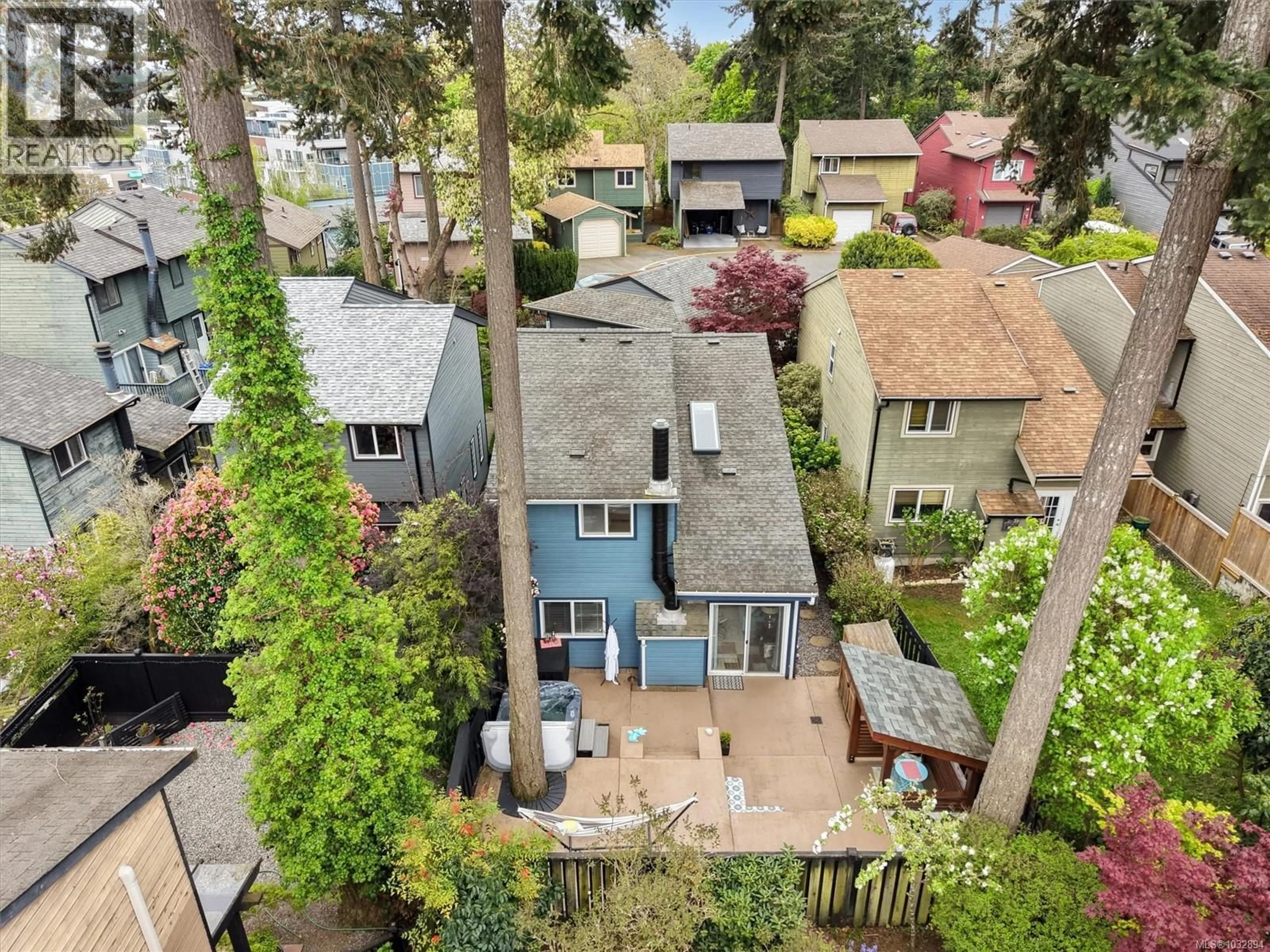 A pic from outside/outdoor area/front of a property/back of a property/a pic from drone, street for 48 FALSTAFF PLACE, View Royal British Columbia V9A7A5