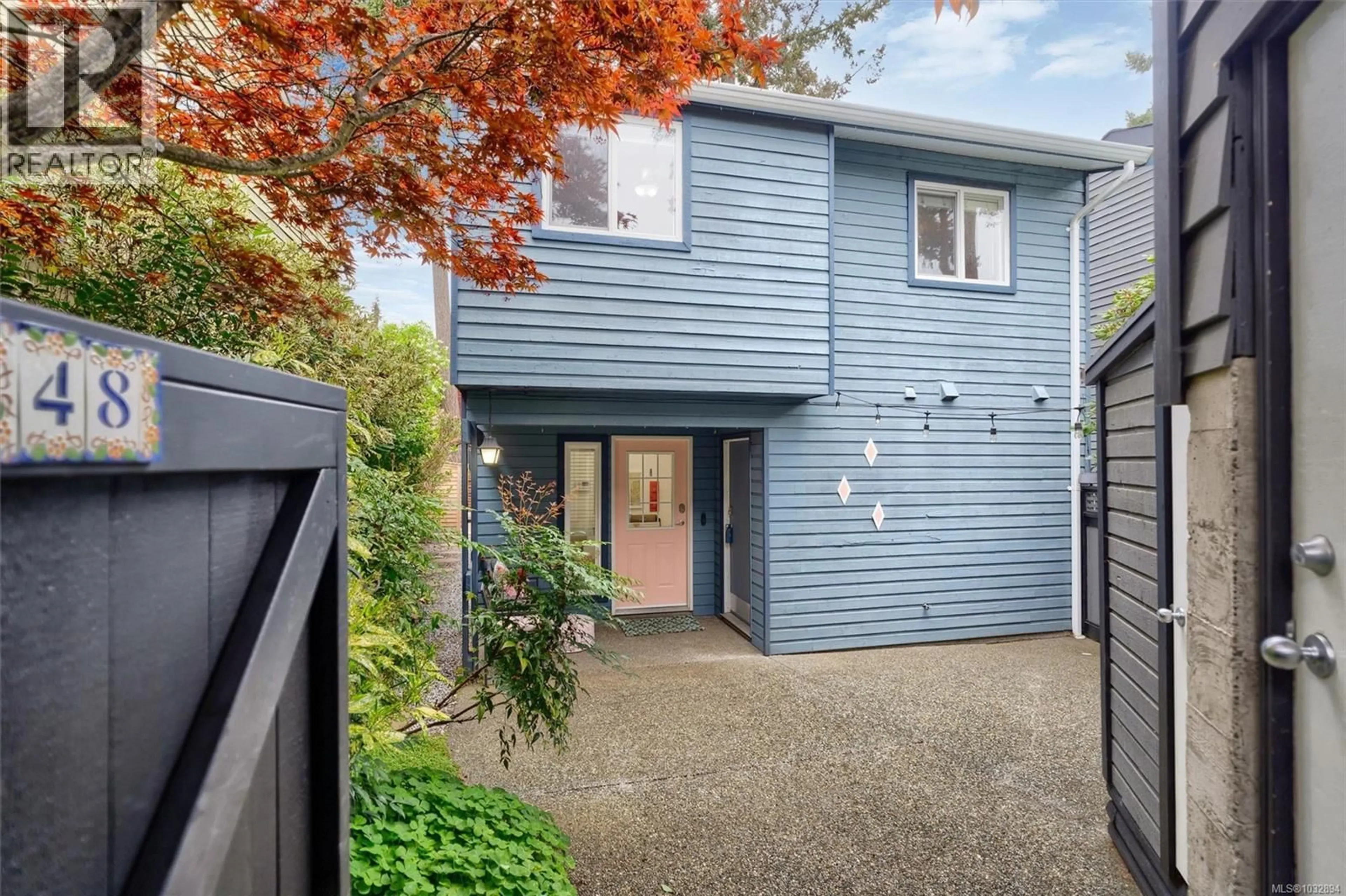 A pic from outside/outdoor area/front of a property/back of a property/a pic from drone, street for 48 FALSTAFF PLACE, View Royal British Columbia V9A7A5