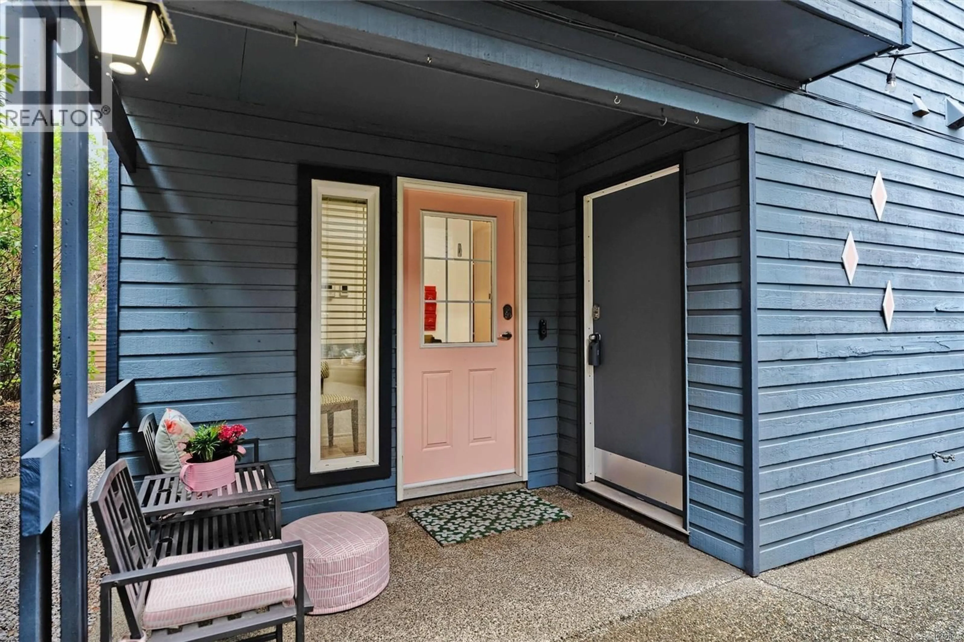 Indoor entryway for 48 FALSTAFF PLACE, View Royal British Columbia V9A7A5