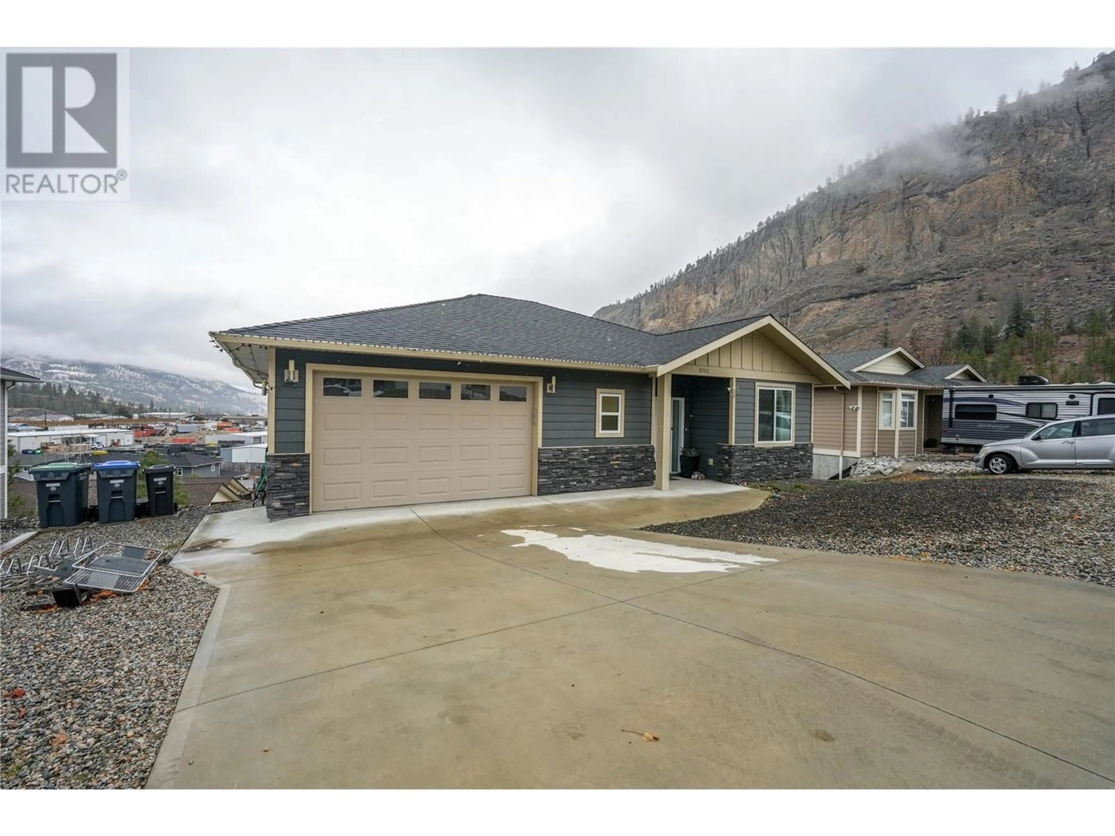 Home with vinyl exterior material, unknown for 8752 PALMER PLACE, Summerland British Columbia V0H1Z2