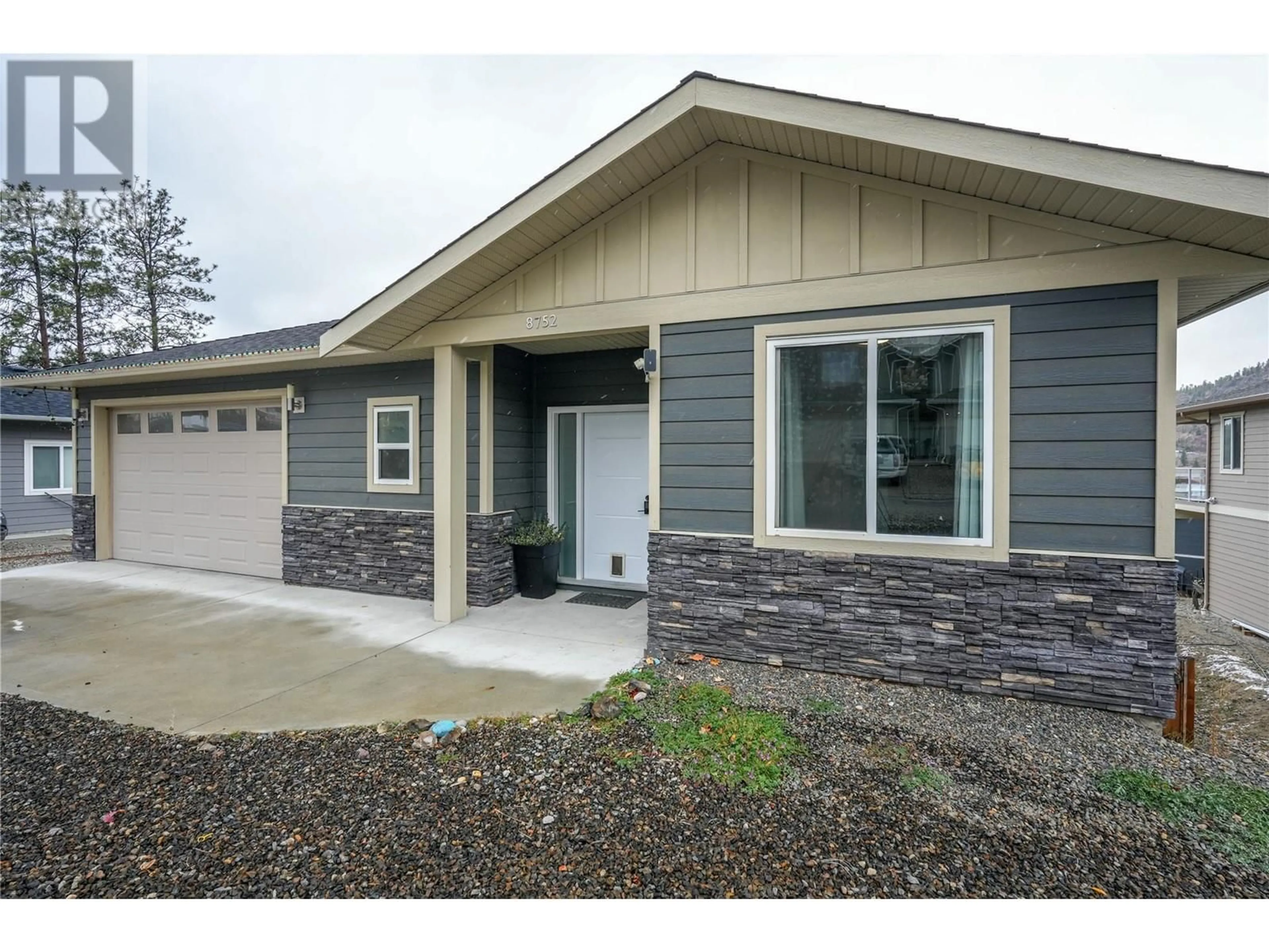Home with vinyl exterior material, street for 8752 PALMER PLACE, Summerland British Columbia V0H1Z2