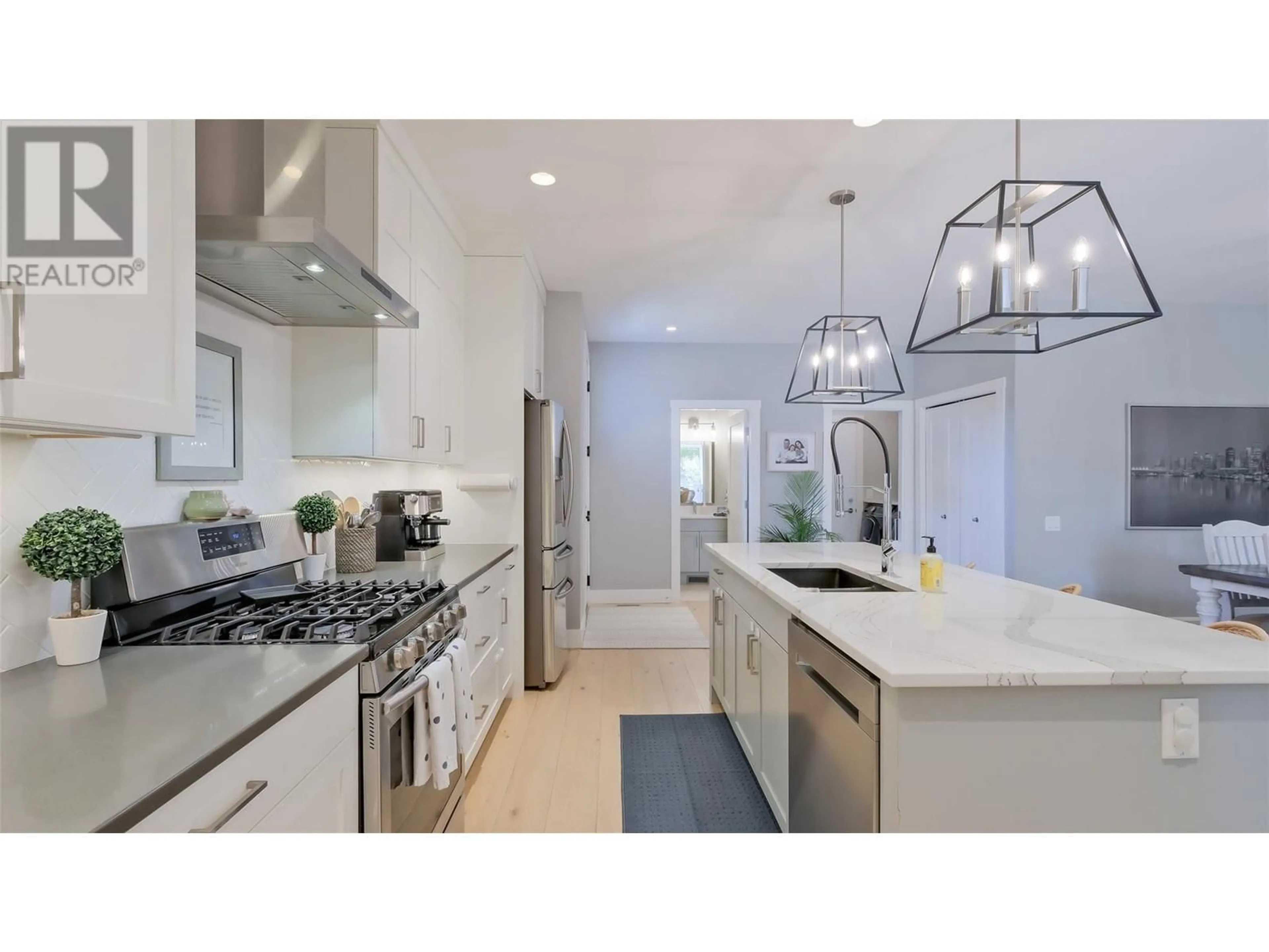 Contemporary kitchen, ceramic/tile floor for 11 - 1940 KLO ROAD, Kelowna British Columbia V1W2H6