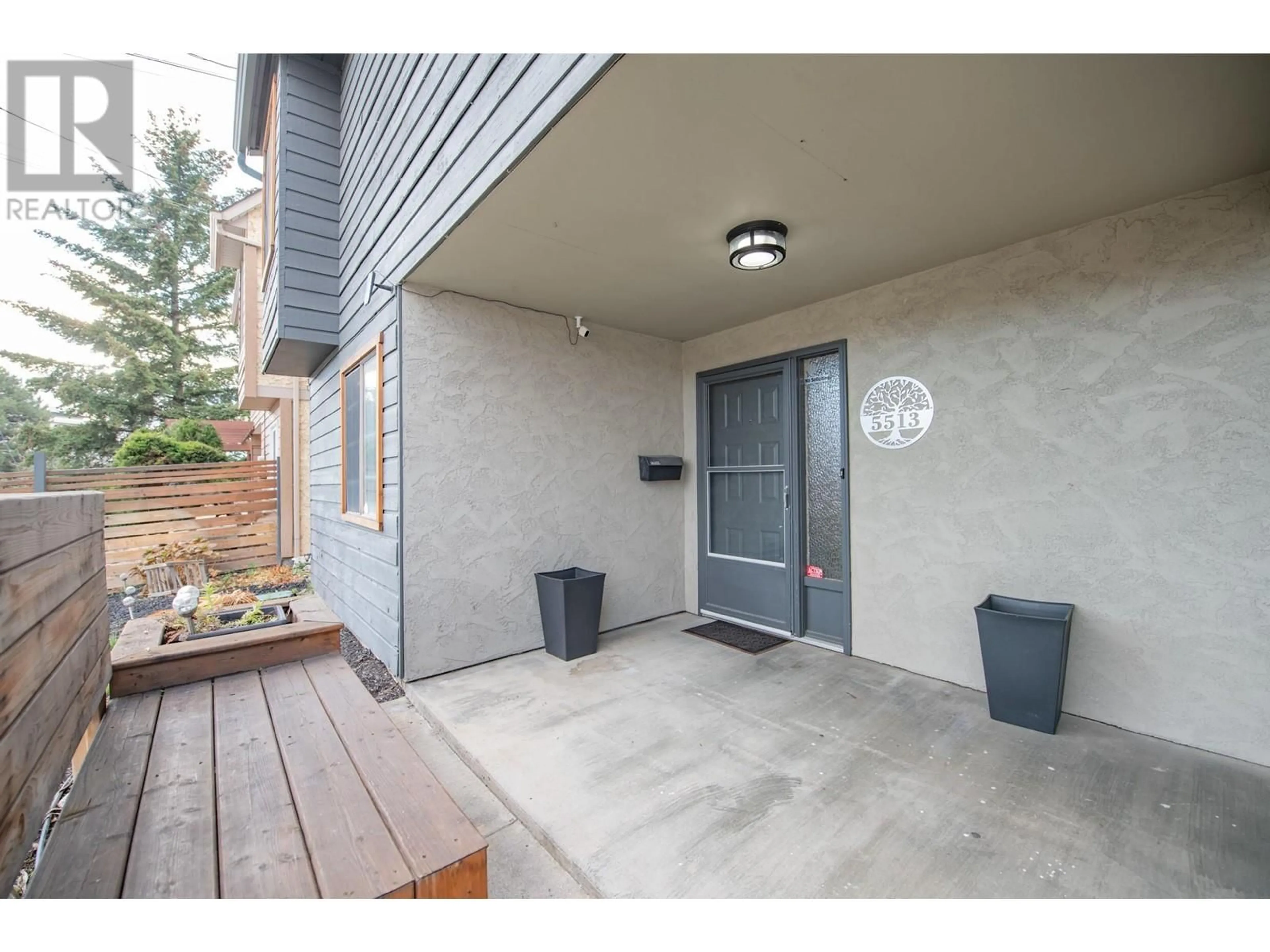 Indoor entryway, cement floor for 5513 27 Avenue, Vernon British Columbia V1T7A3