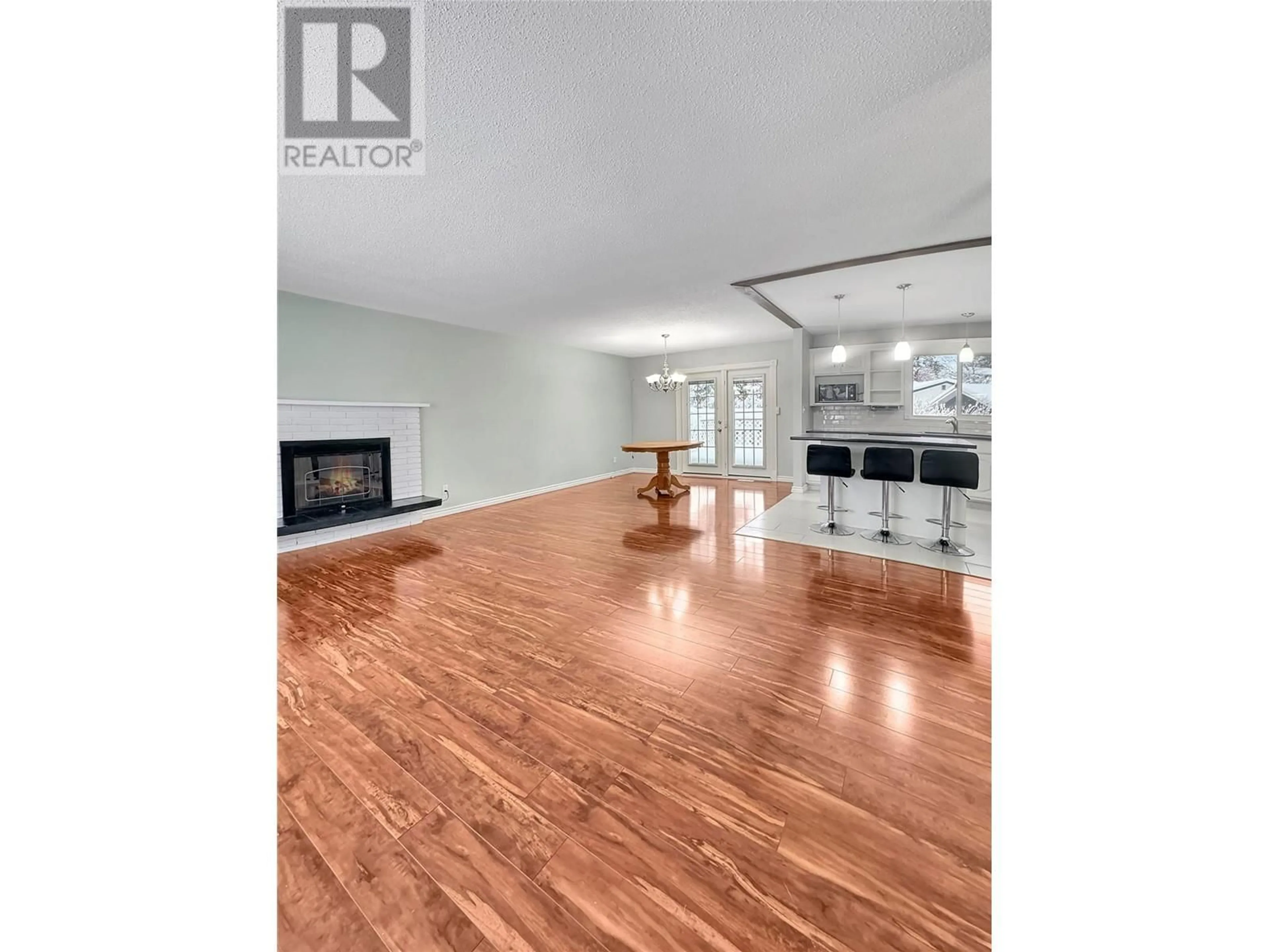 Open concept kitchen, wood/laminate floor for 19 21ST AVENUE SOUTH, Cranbrook British Columbia V1C3H2