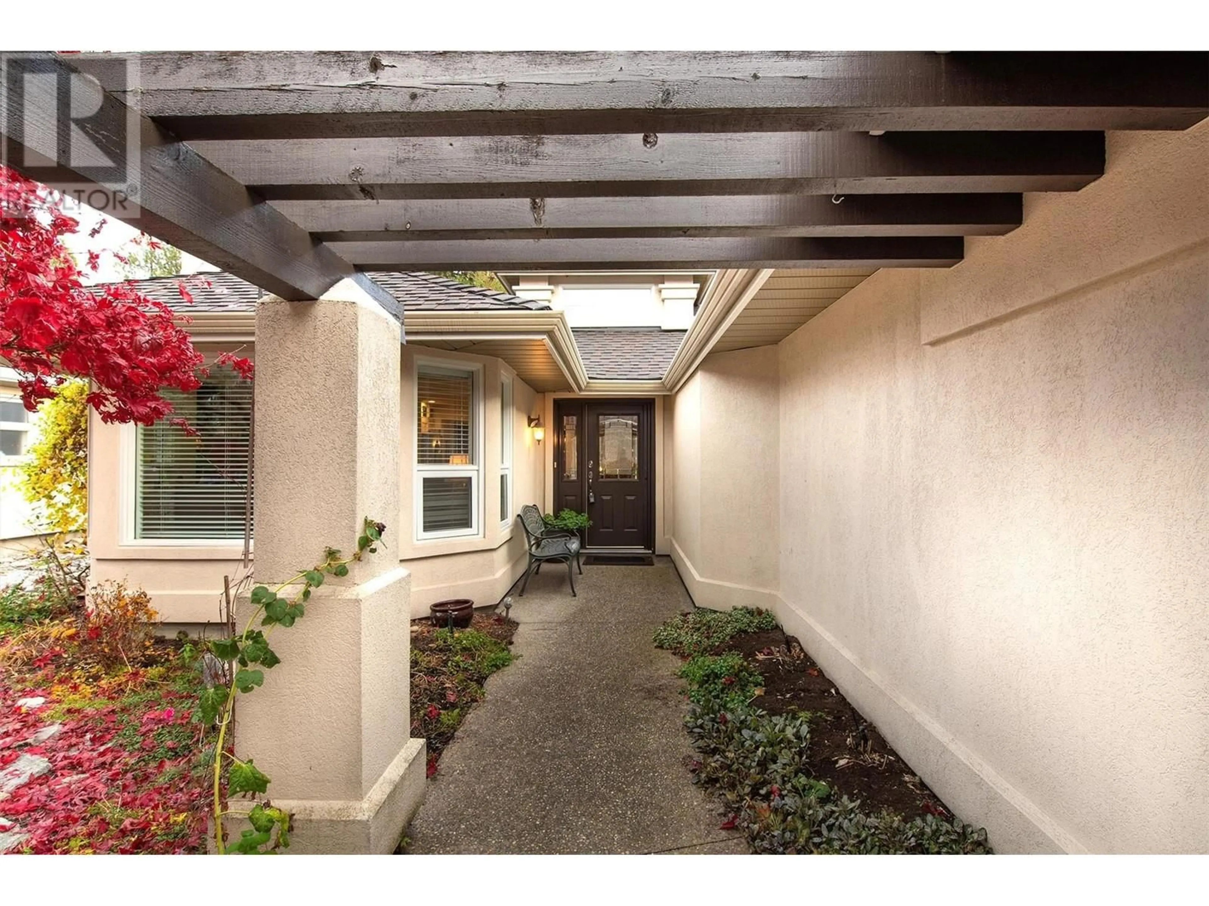 Indoor entryway for 3889 Gallaghers Grange, Kelowna British Columbia V1W3Z9