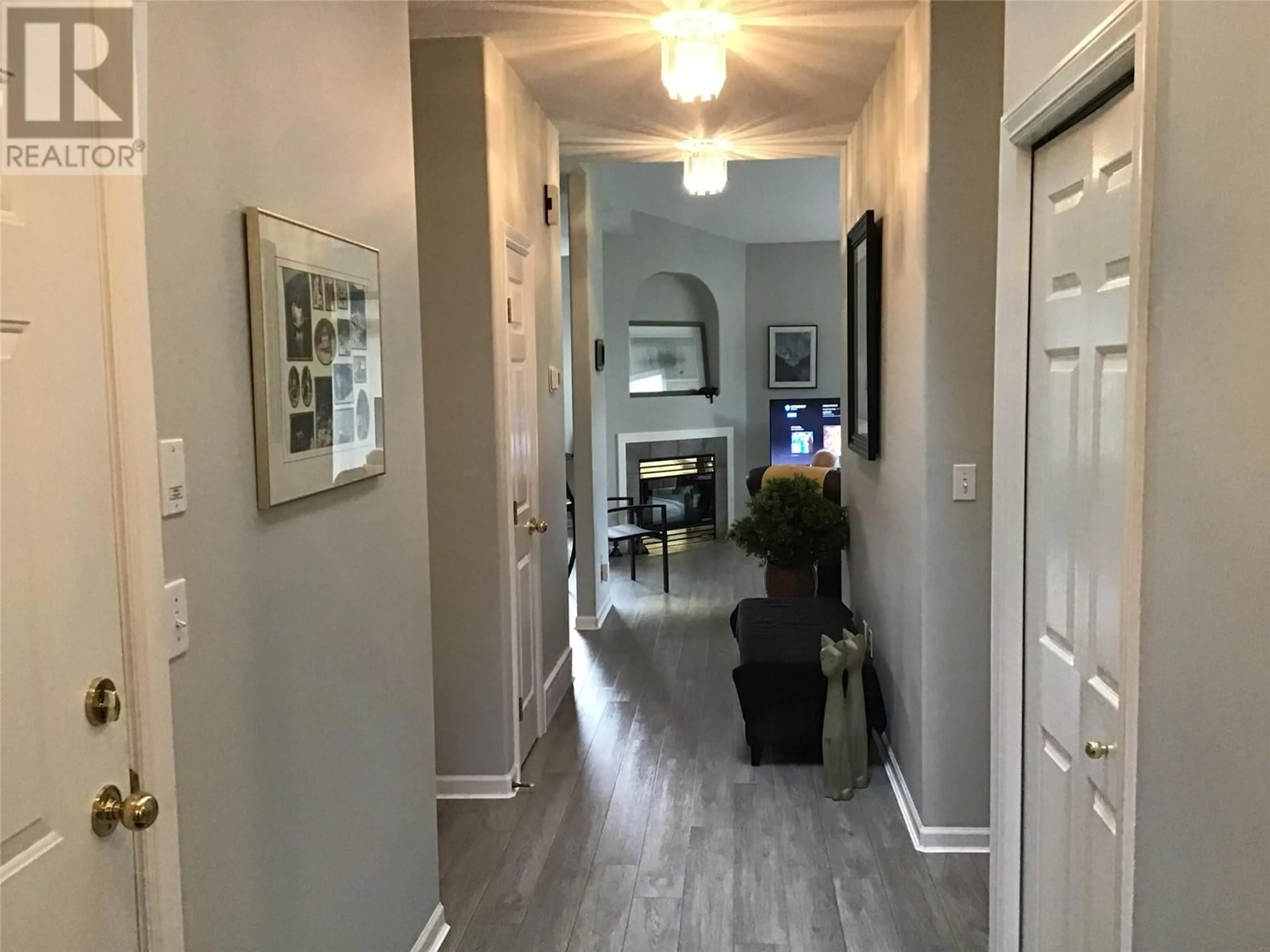 Indoor entryway, wood floors for 650 HARRINGTON Road Unit# 4, Kamloops British Columbia V2B6T7