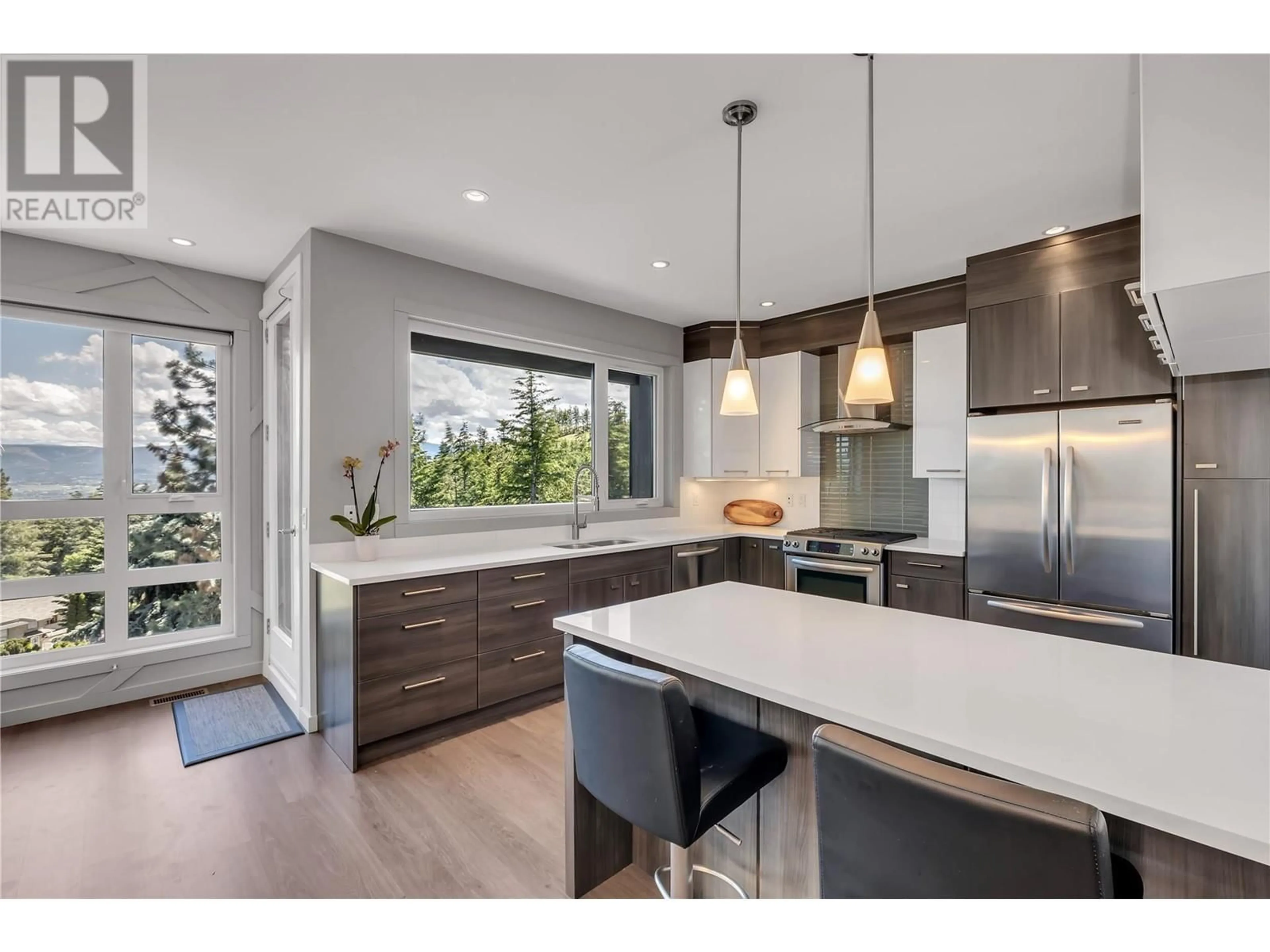 Open concept kitchen for 1818 Peak Point Court Unit# 14, West Kelowna British Columbia V1Z4B4