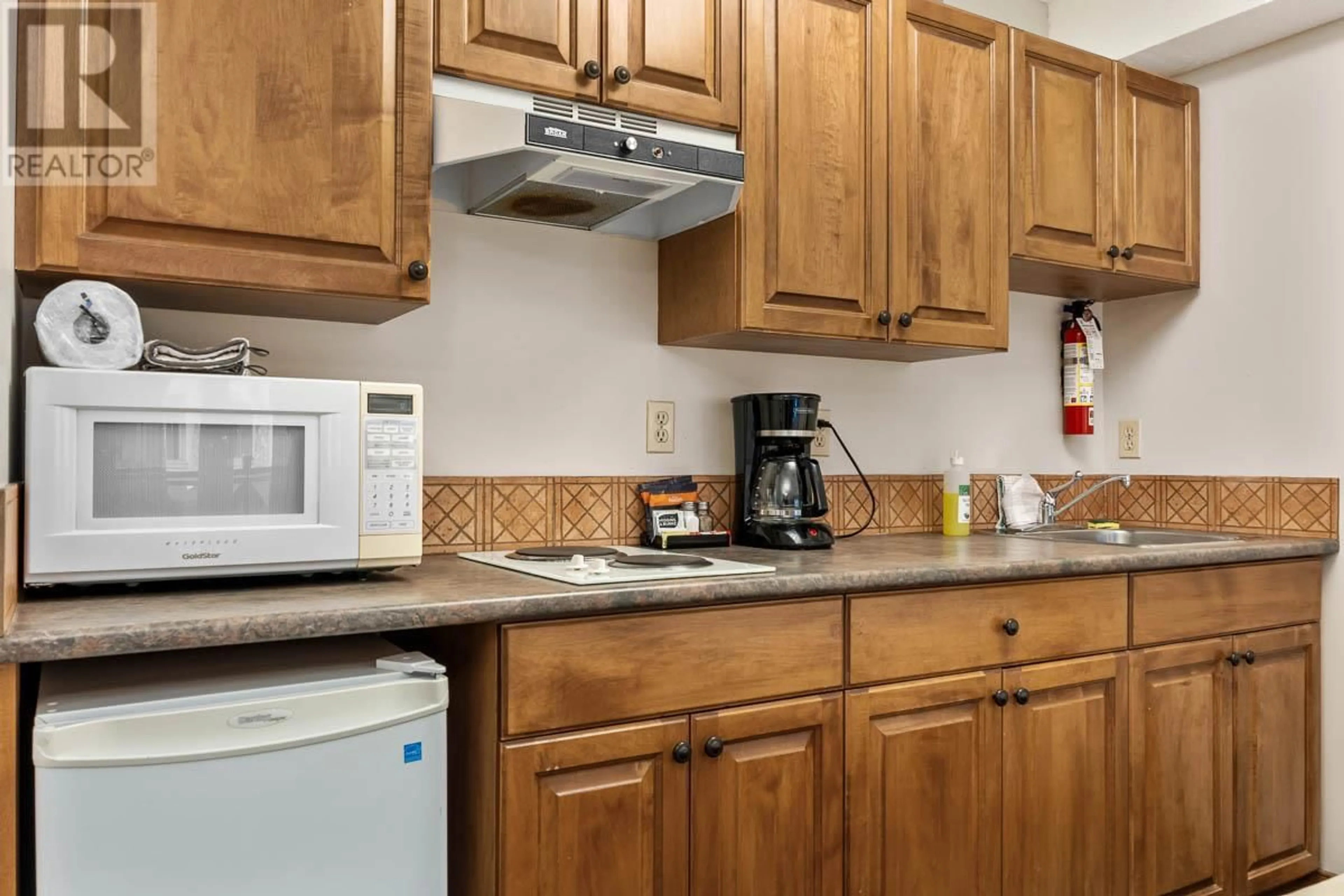 Standard kitchen, unknown for 302 - 3160 CREEKSIDE WAY, Sun Peaks British Columbia V0E5N0