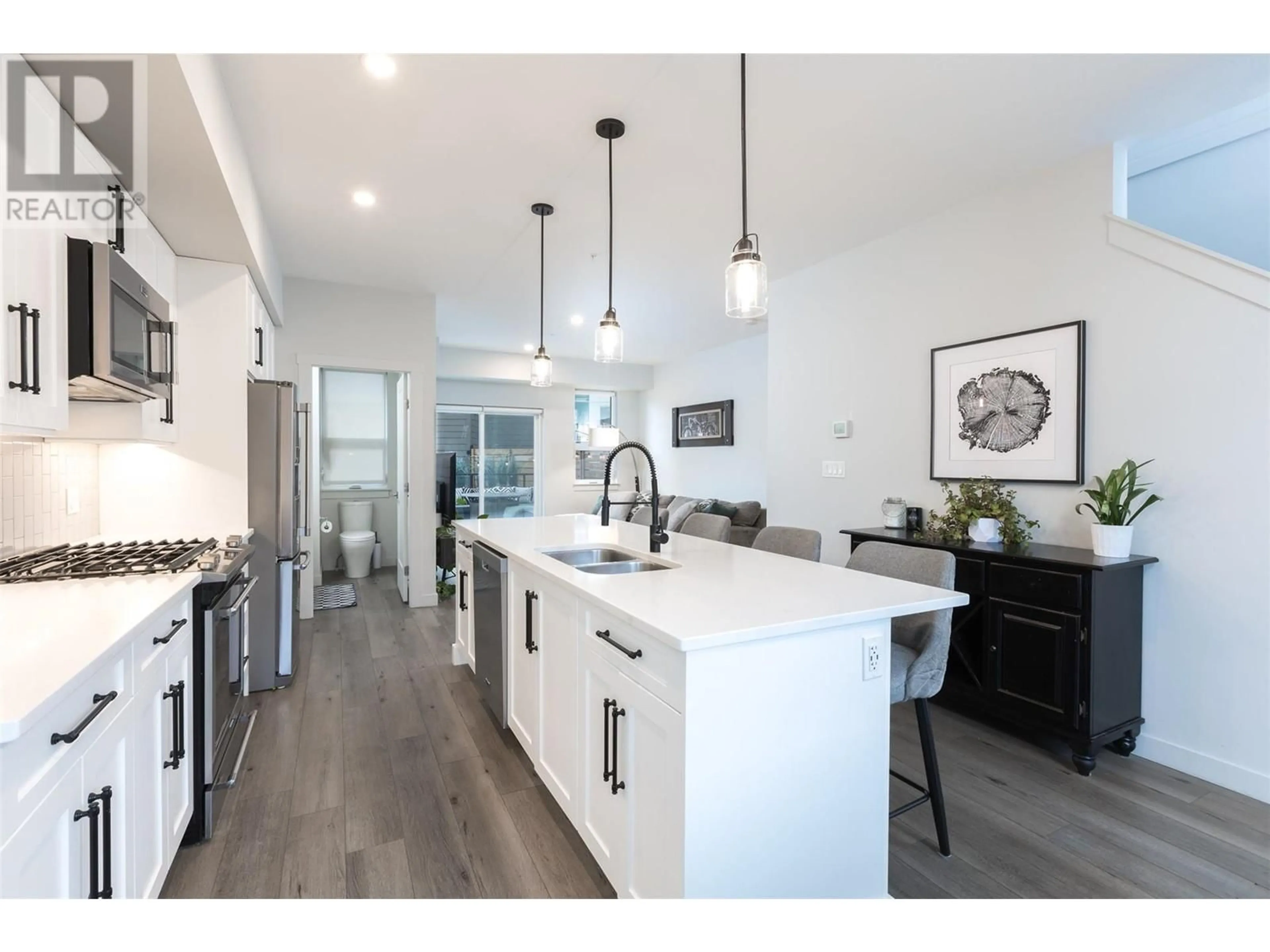 Open concept kitchen for 3630 Mission Springs Drive Unit# 109, Kelowna British Columbia V1W0B2