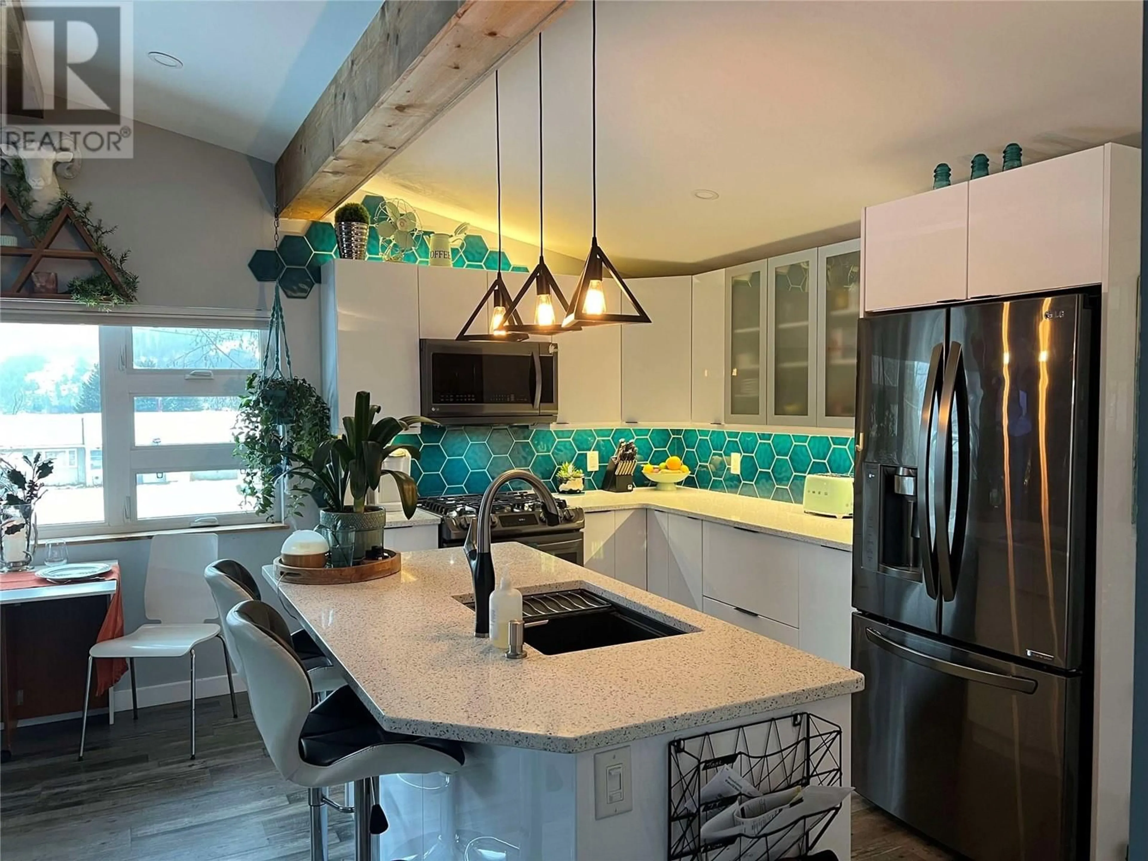Contemporary kitchen, ceramic/tile floor for 3416 8TH AVENUE, Castlegar British Columbia V1N2Y4