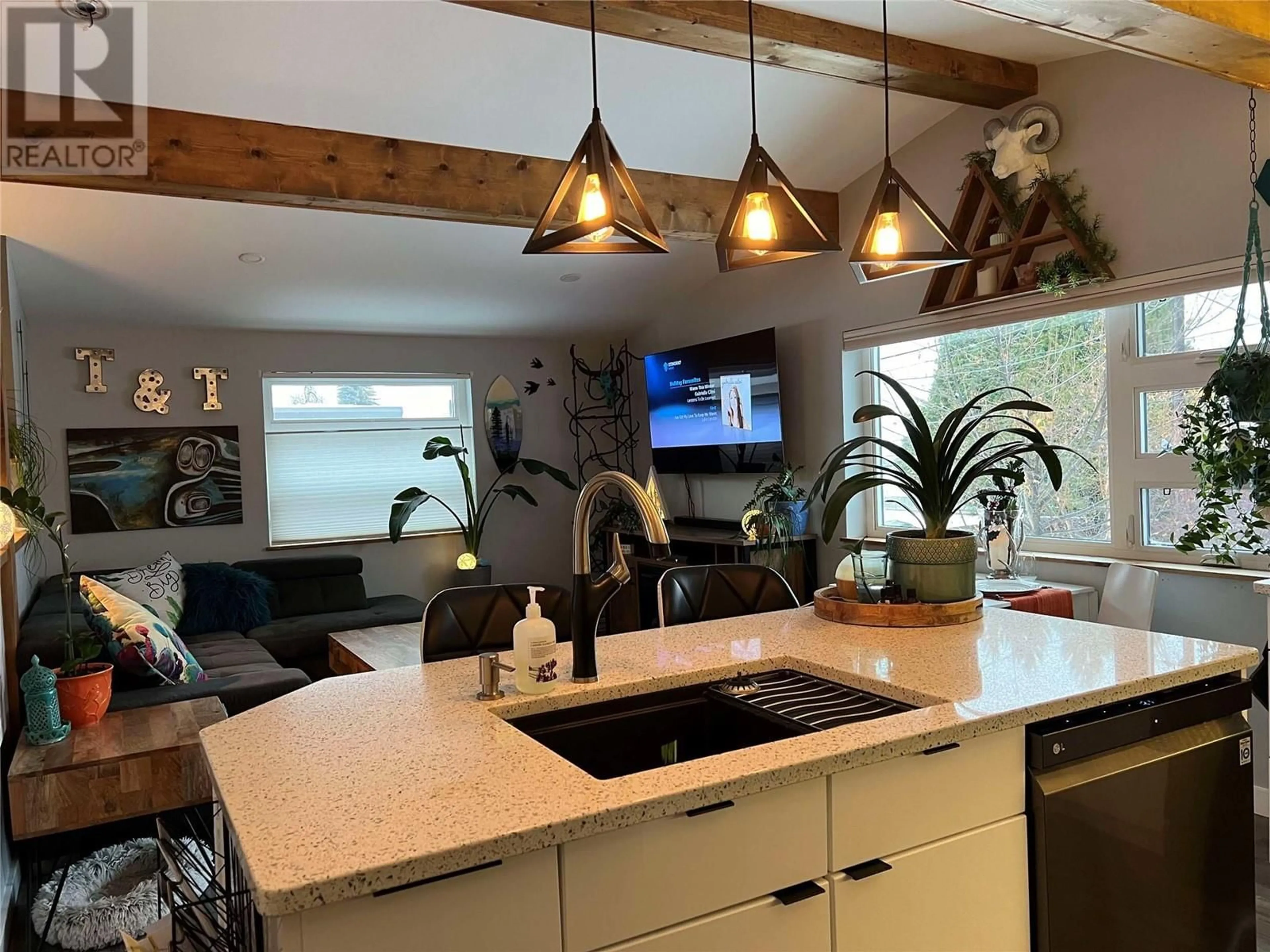 Open concept kitchen, unknown for 3416 8TH AVENUE, Castlegar British Columbia V1N2Y4