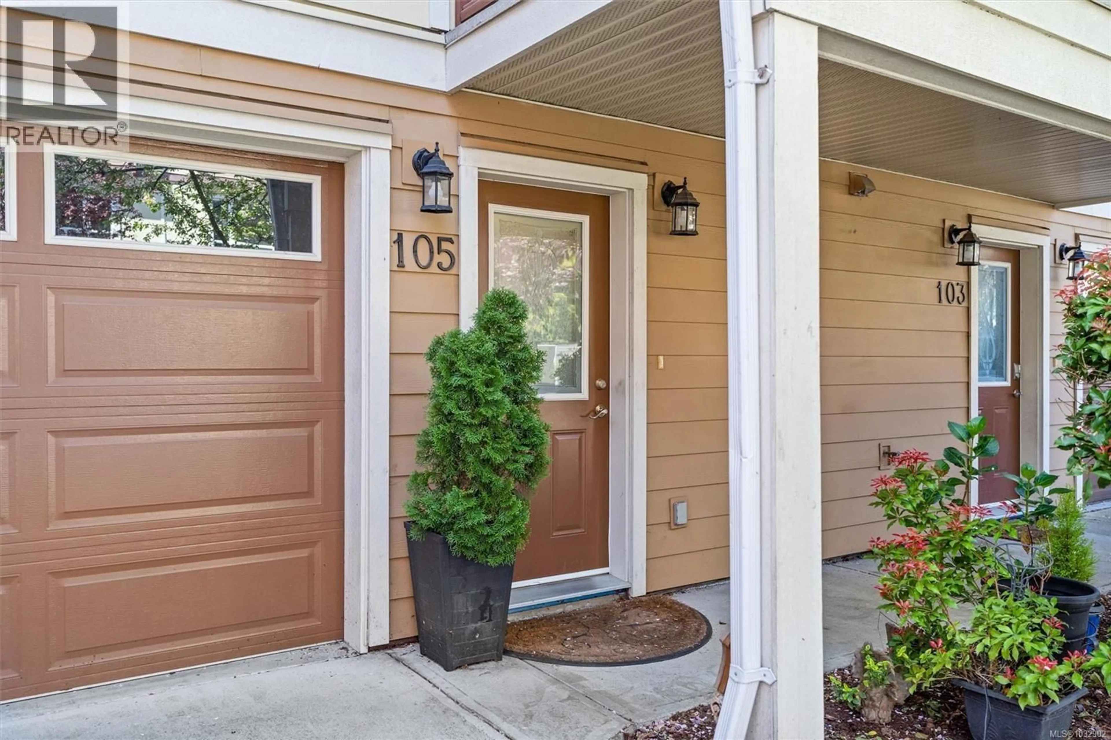 Indoor entryway for 105 - 827 ARNCOTE AVENUE, Langford British Columbia V9B0C6