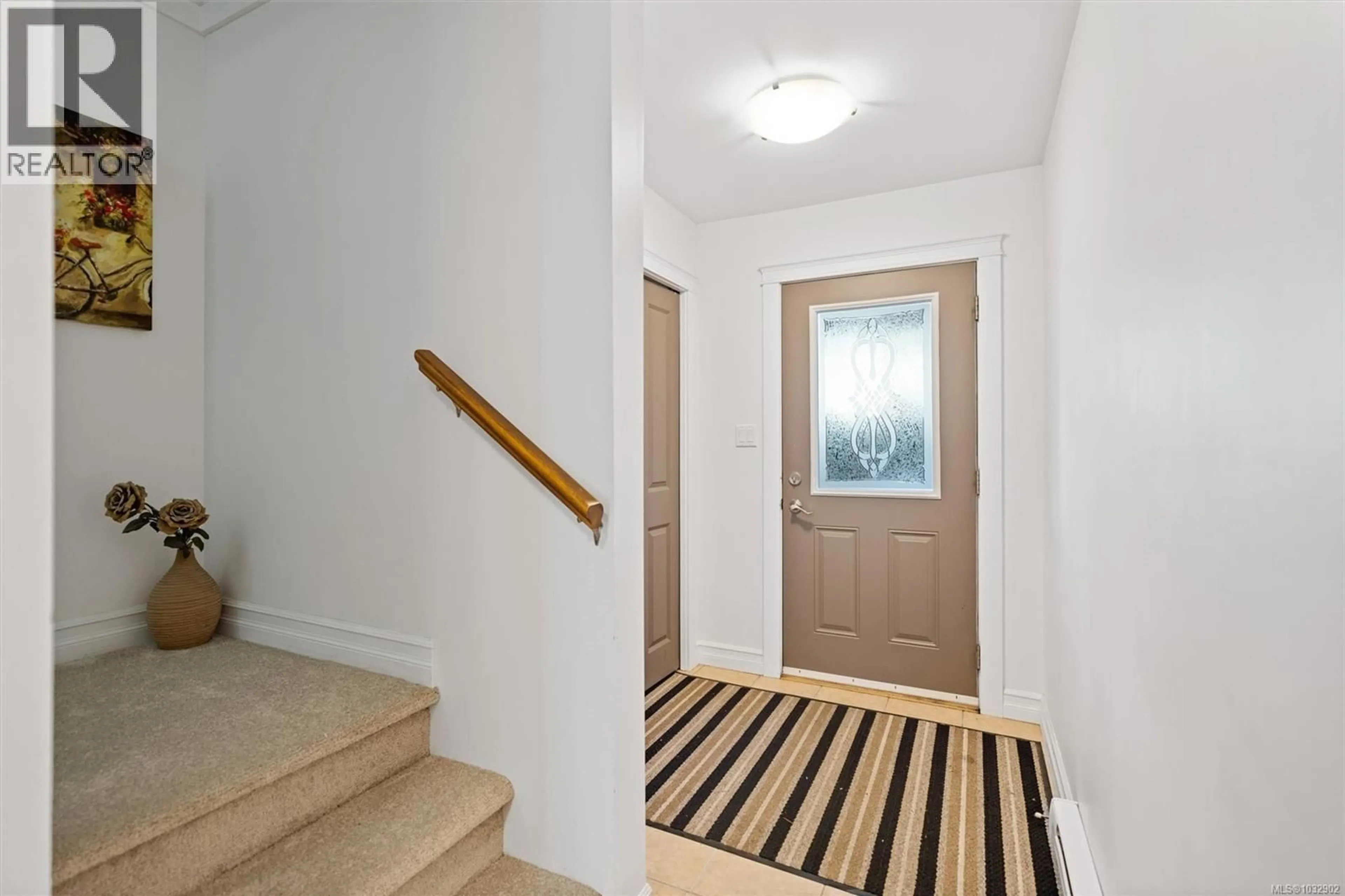 Indoor entryway for 105 - 827 ARNCOTE AVENUE, Langford British Columbia V9B0C6
