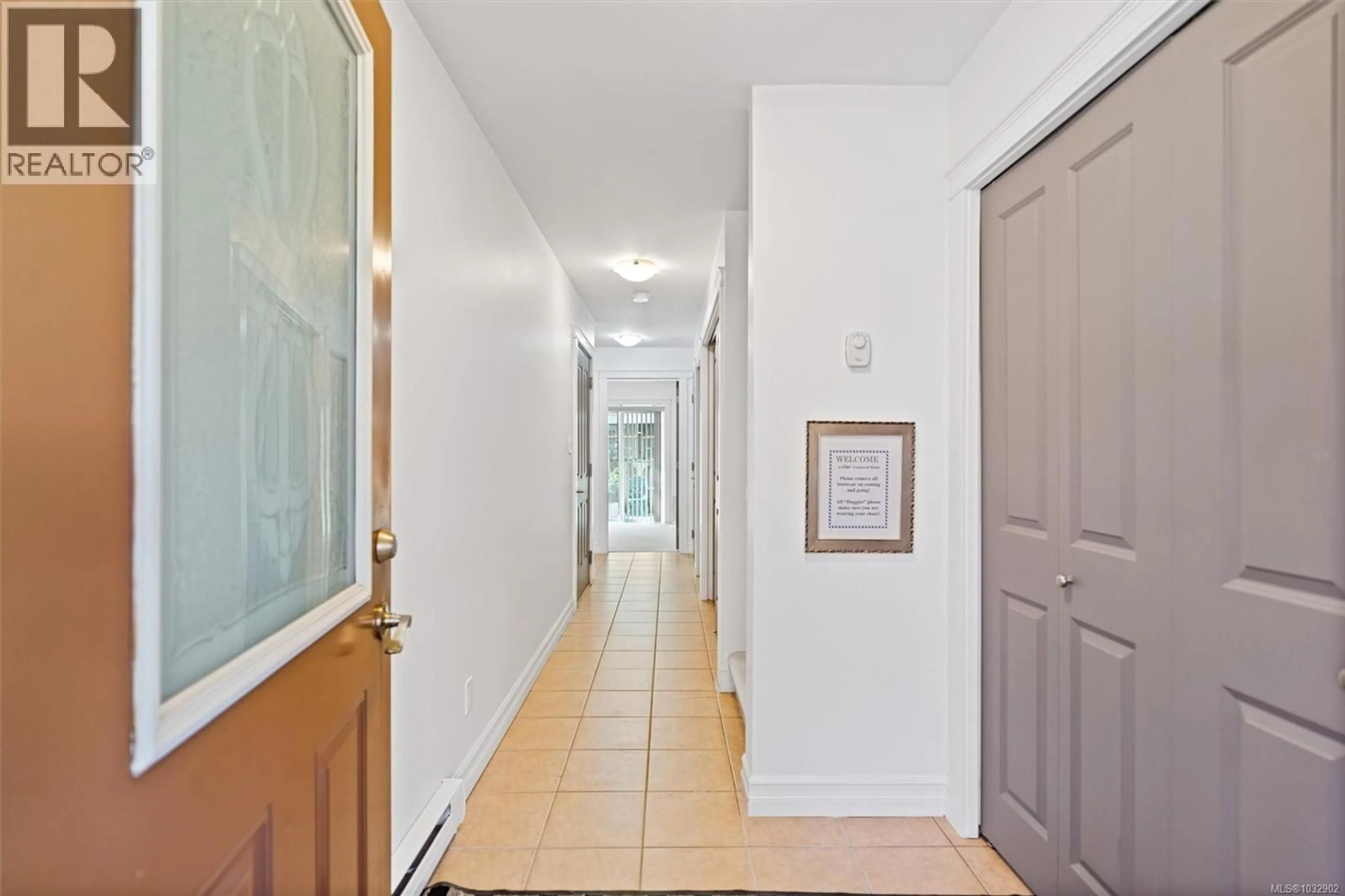 Indoor foyer for 105 - 827 ARNCOTE AVENUE, Langford British Columbia V9B0C6