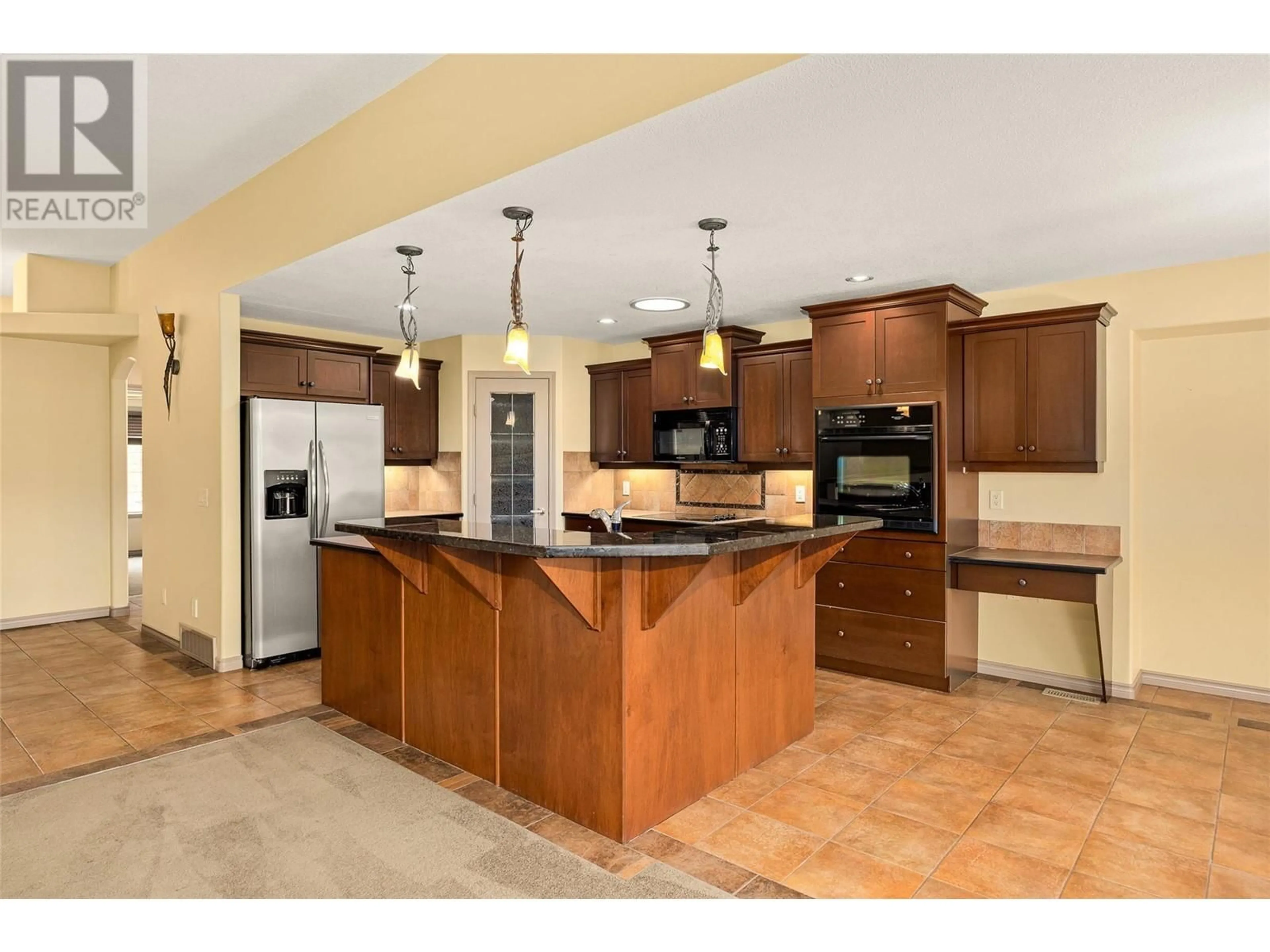 Open concept kitchen for 3512 Ridge Boulevard Unit# 3, West Kelowna British Columbia V4T2X5