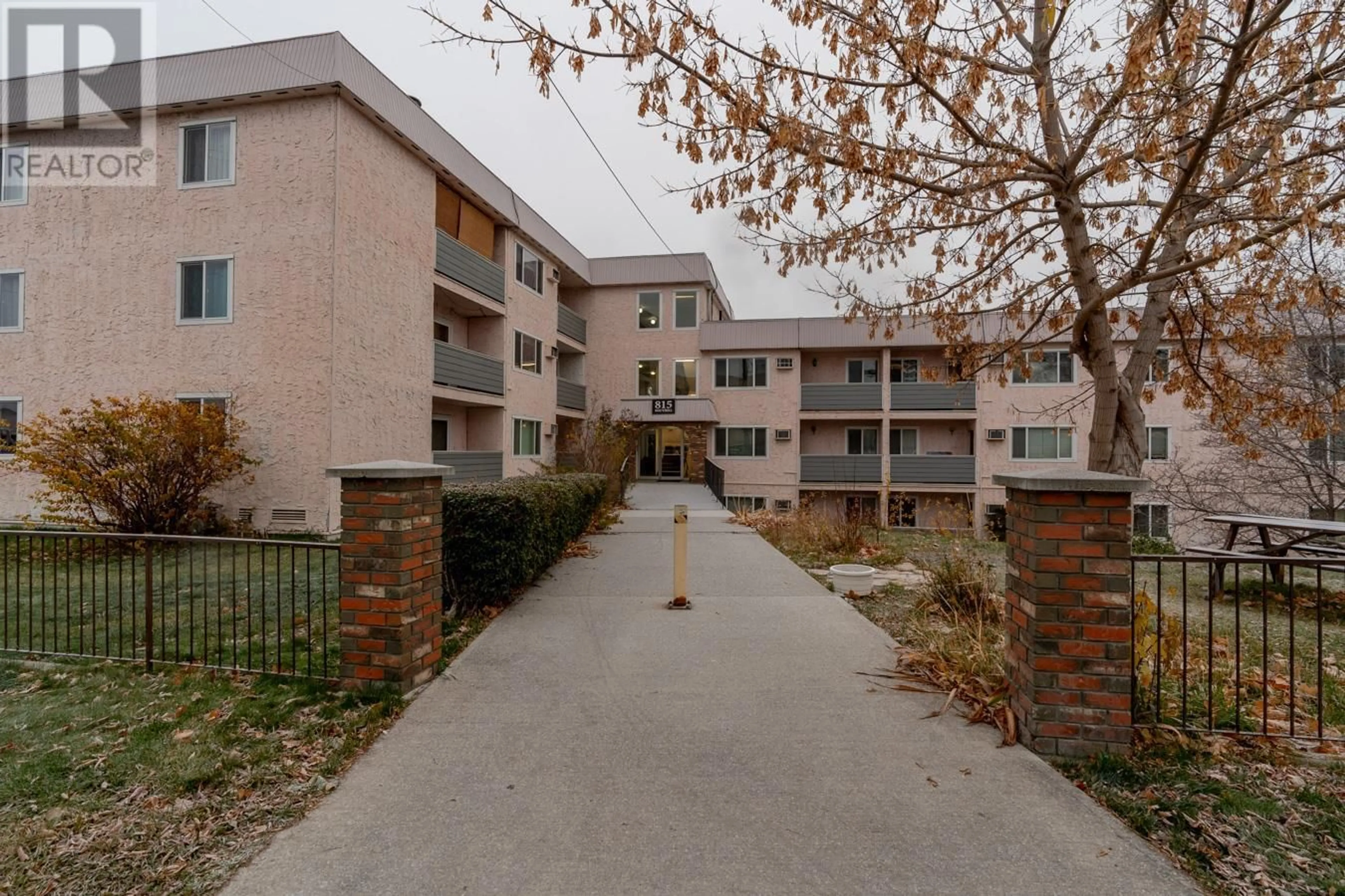 A pic from exterior of the house or condo, the front or back of building for 815 SOUTHILL Street Unit# 303, Kamloops British Columbia V2B5L9