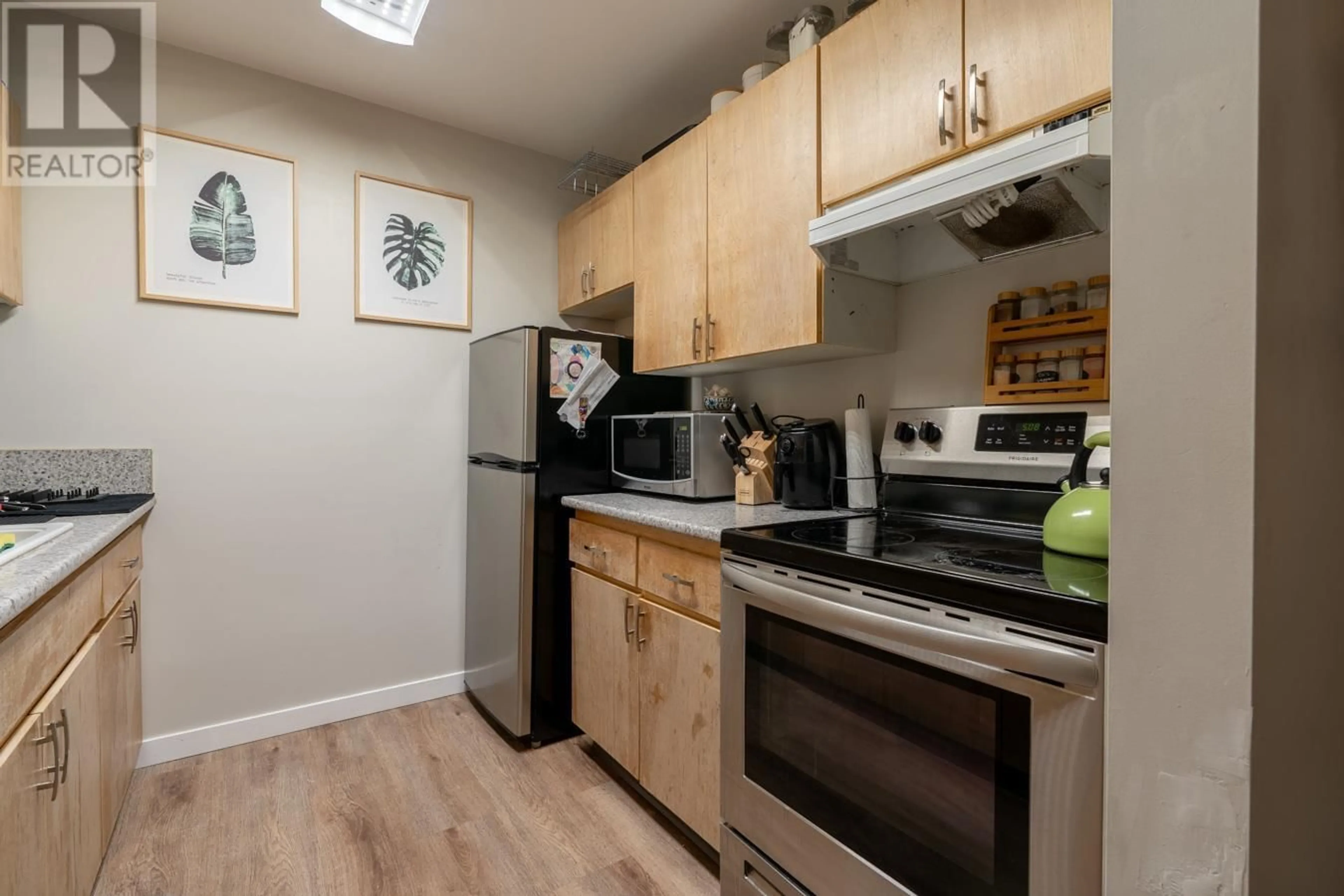 Standard kitchen, wood floors, cottage for 815 SOUTHILL Street Unit# 303, Kamloops British Columbia V2B5L9