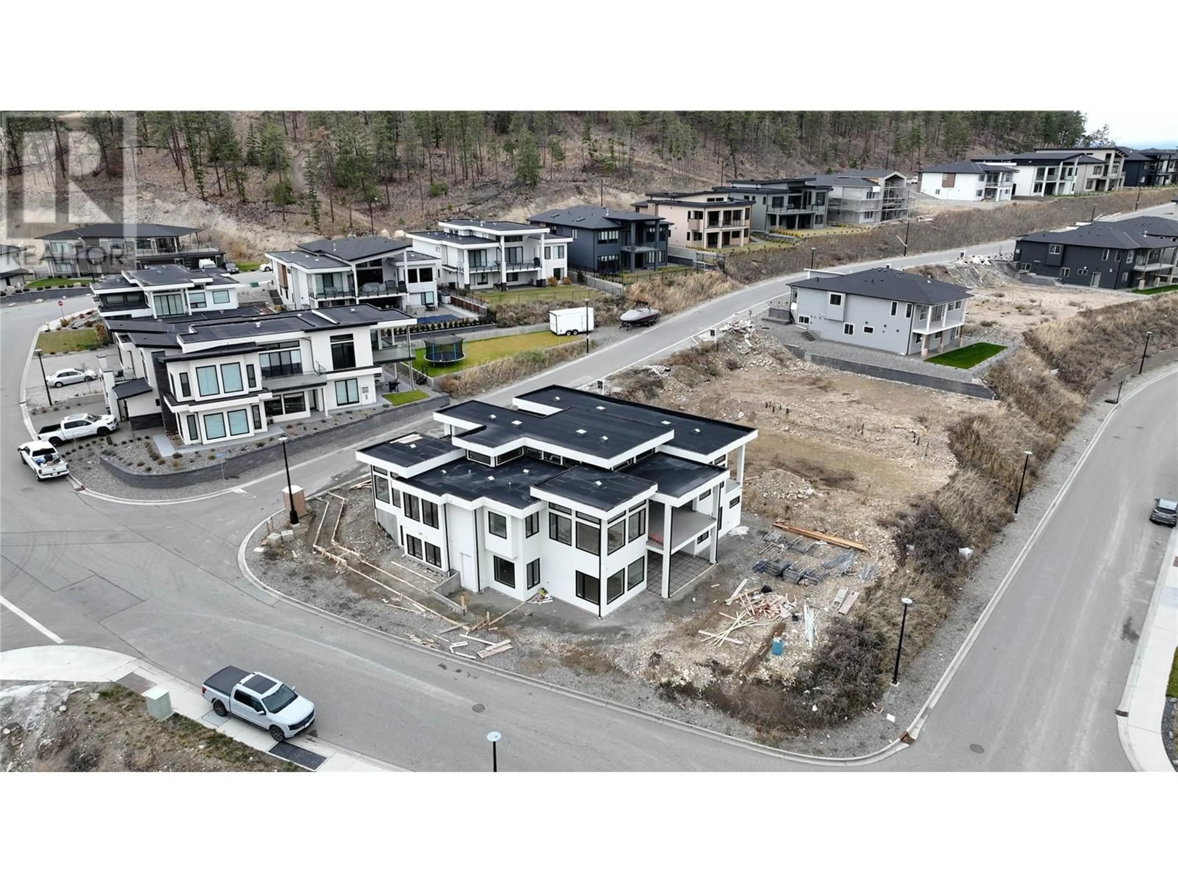 A pic from exterior of the house or condo, the street view for 1001 MELROSE Street, Kelowna British Columbia V1P0A8