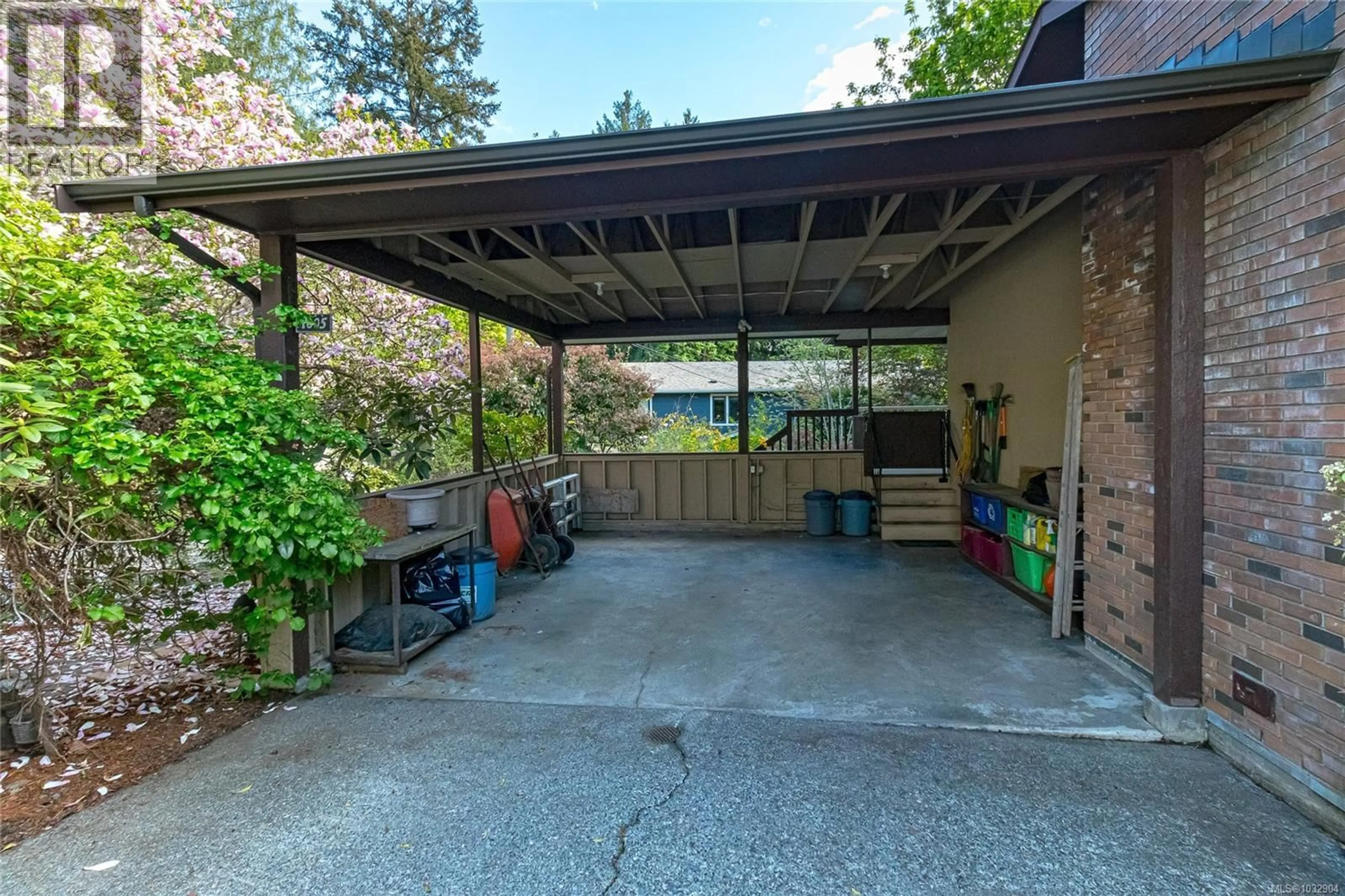 Unknown for 1005 SLUGGETT ROAD, Central Saanich British Columbia V8M1E4