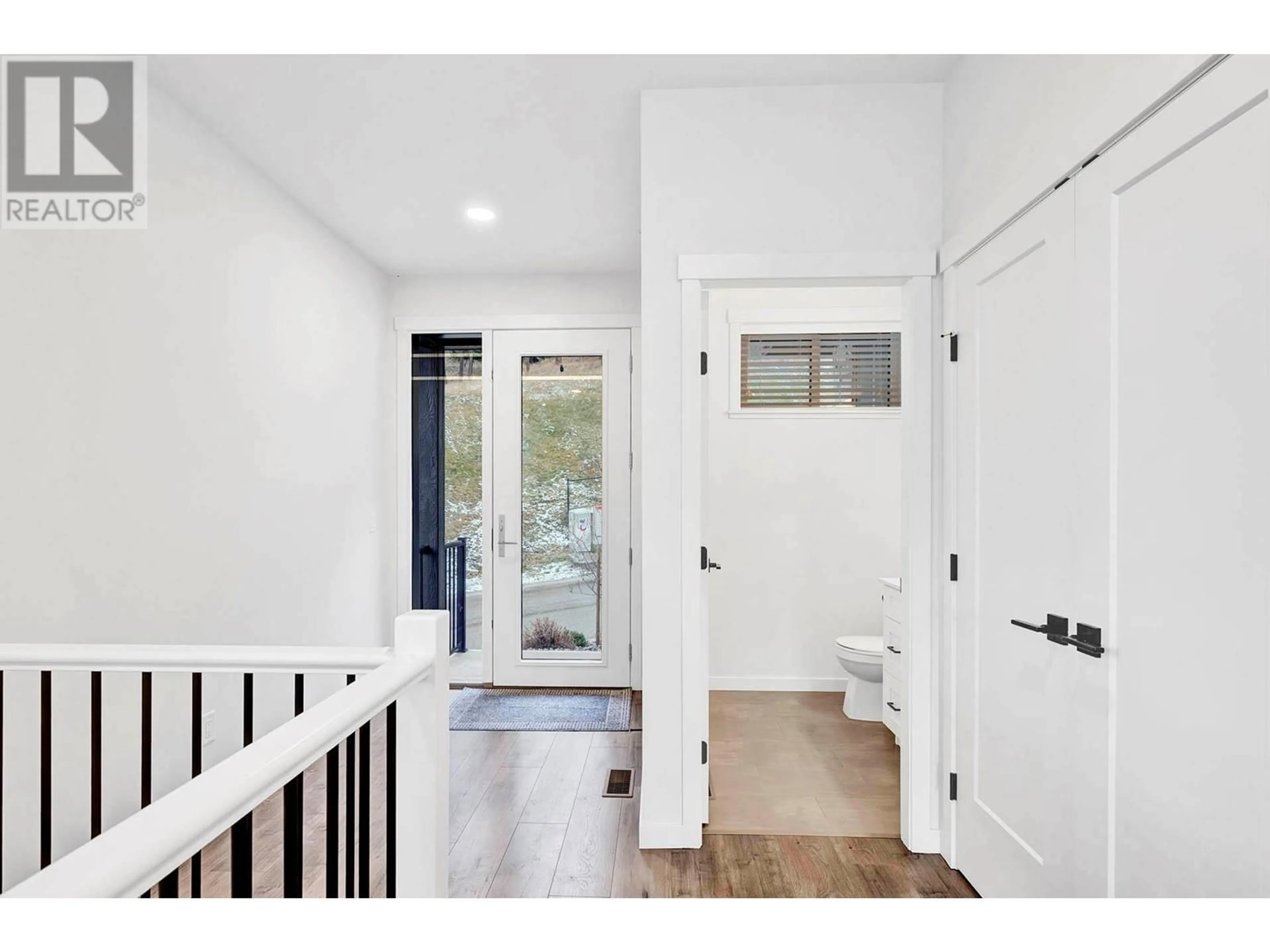 Indoor entryway, wood floors for 1799 Babine Avenue Unit# #101, Kamloops British Columbia V2E0E3