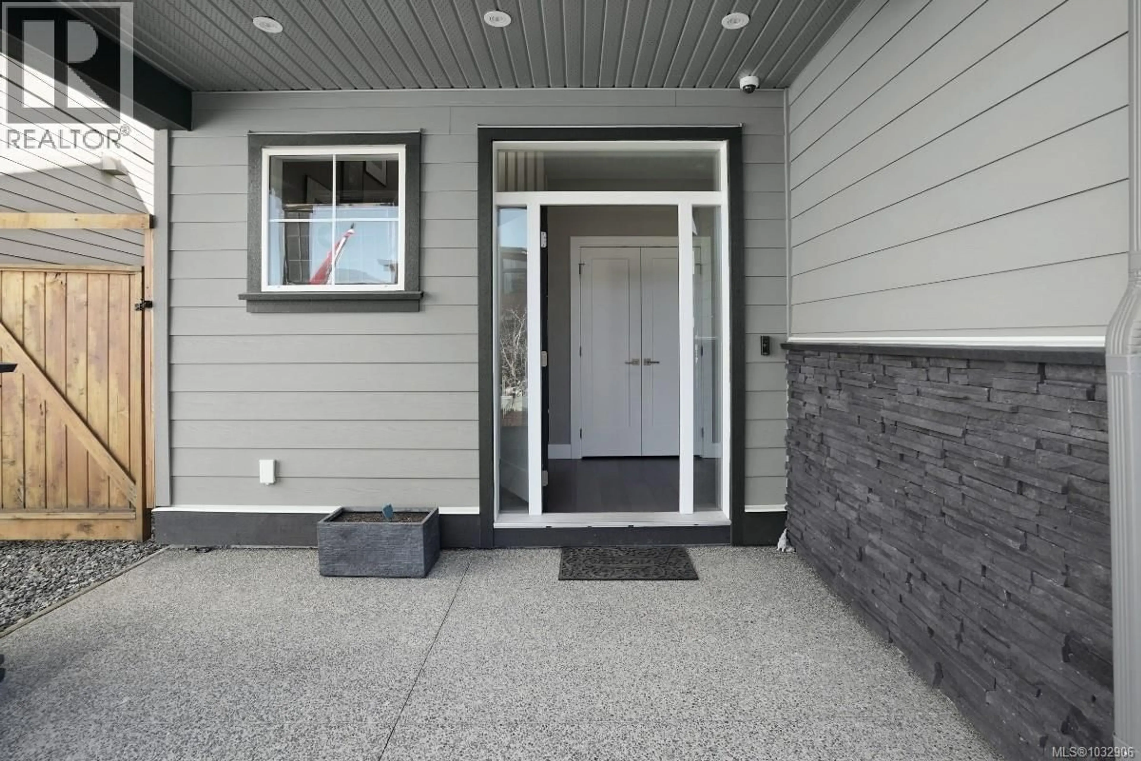 Indoor entryway for 4255 PULLET PLACE, Saanich British Columbia V8X2N3