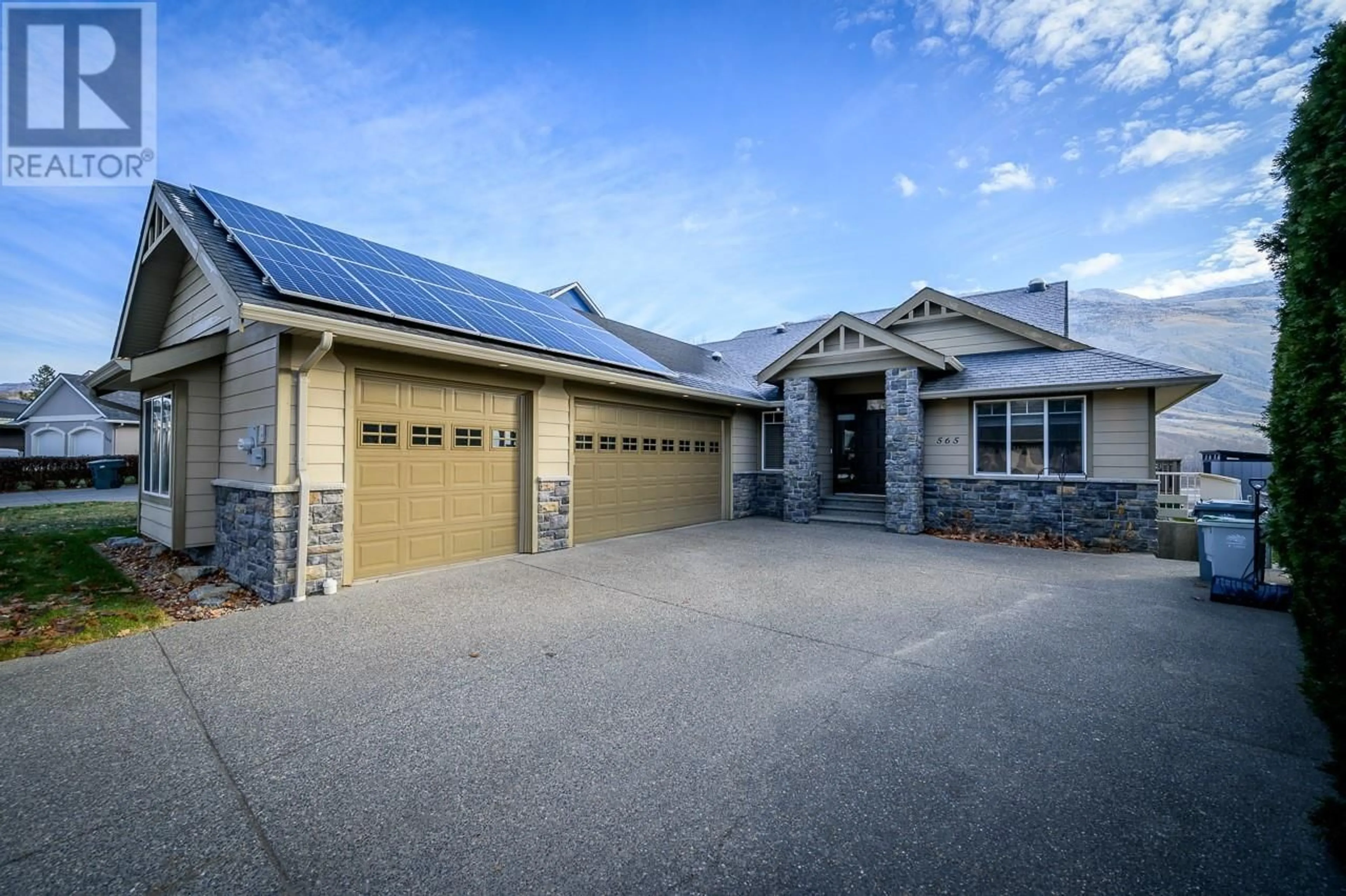 Frontside or backside of a home, cottage for 565 McCurrach Place, Kamloops British Columbia V2B8R1