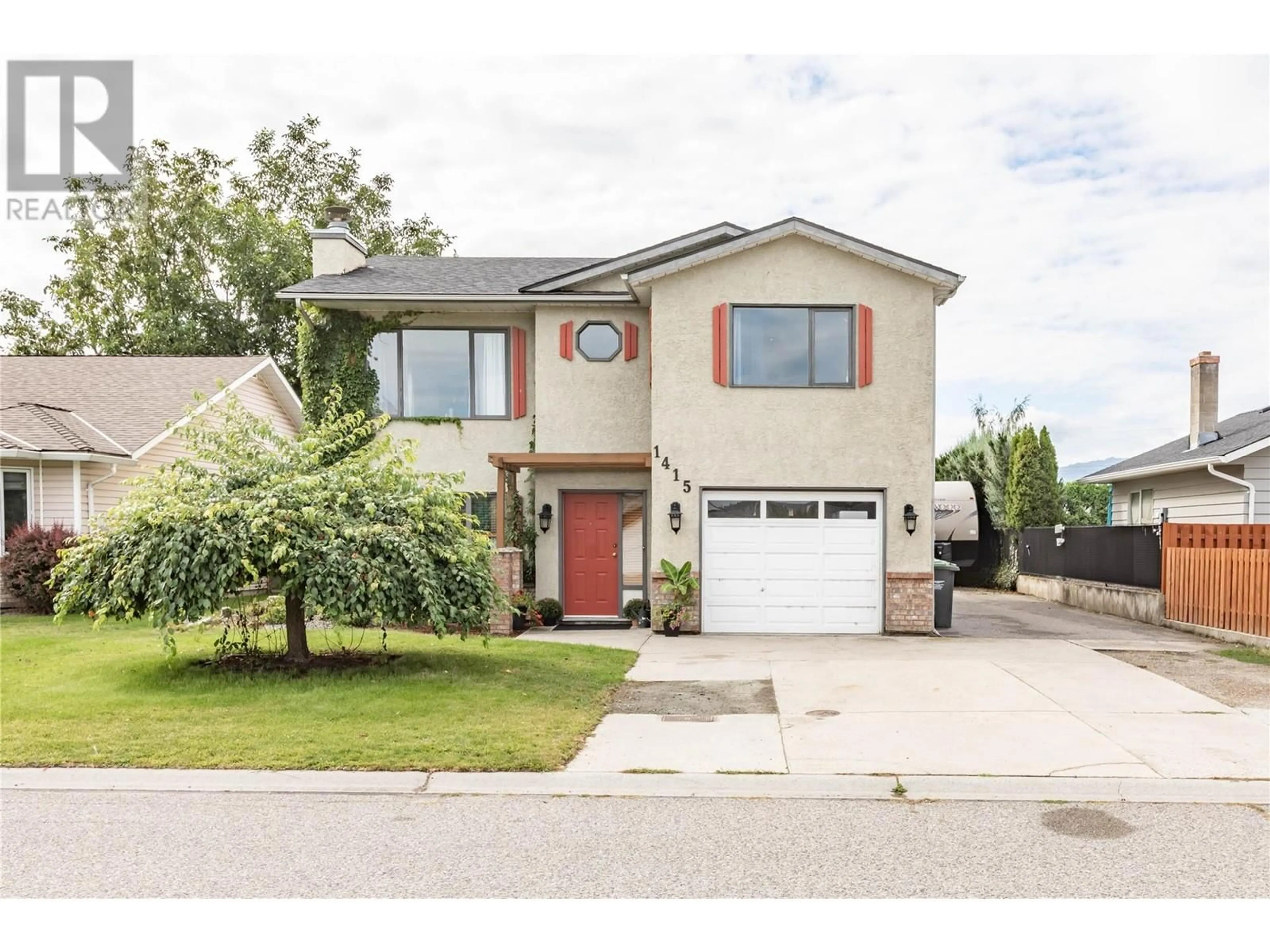 Home with vinyl exterior material, street for 1415 NELSON PLACE, Kelowna British Columbia V1Y9H4