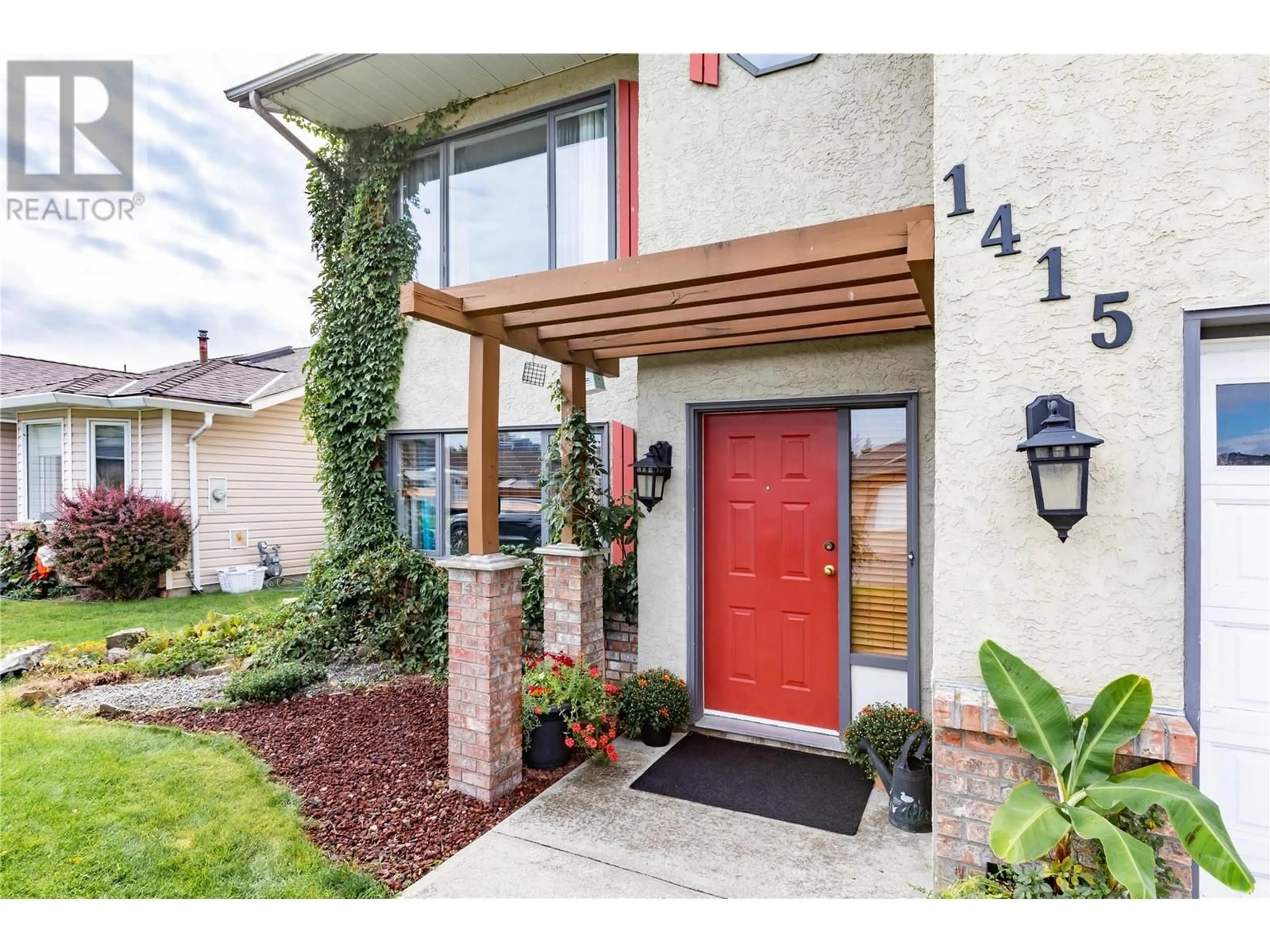 Indoor entryway for 1415 NELSON PLACE, Kelowna British Columbia V1Y9H4