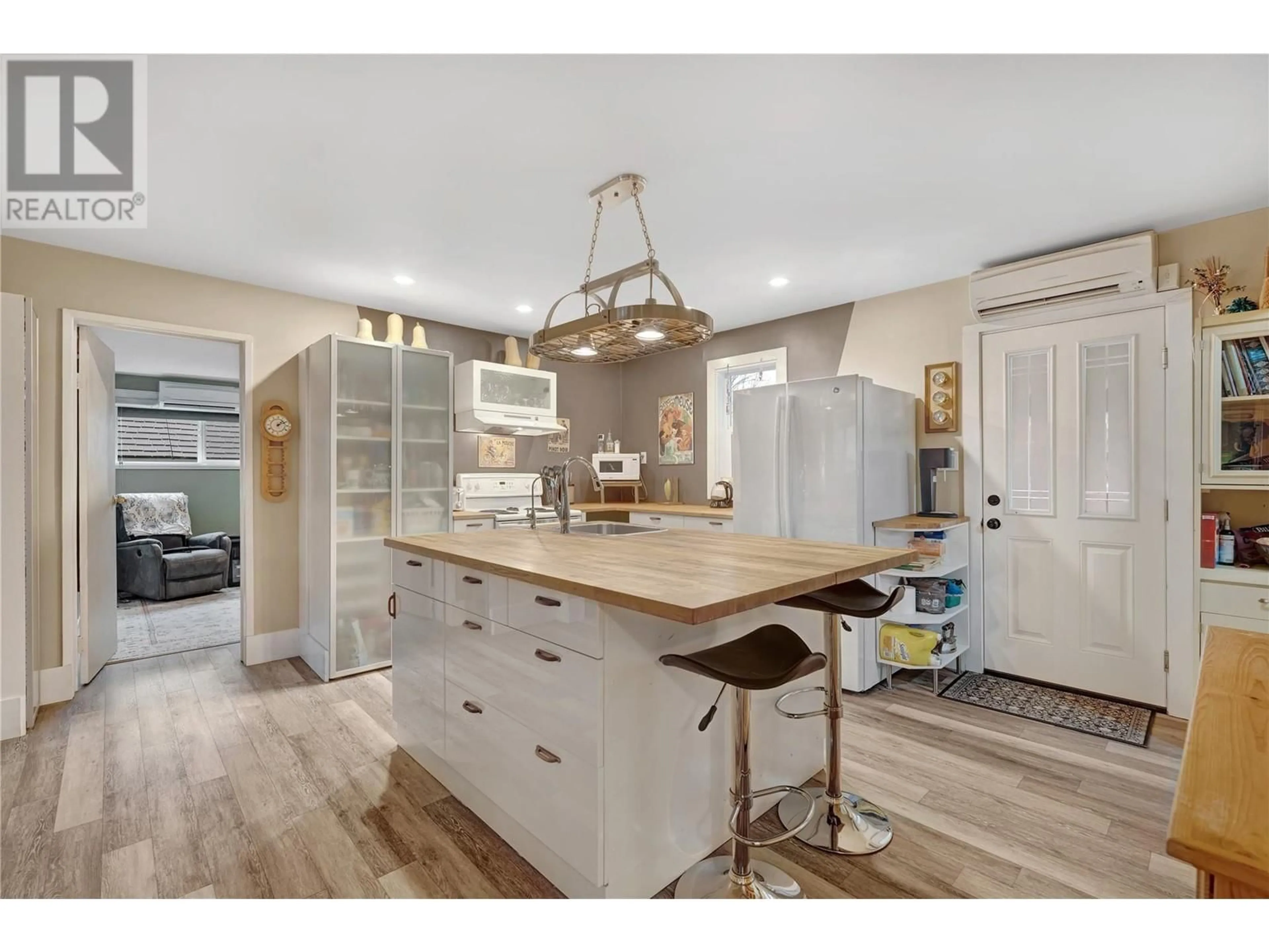 Open concept kitchen for 11514 Jubilee Road W, Summerland British Columbia V0H1Z0