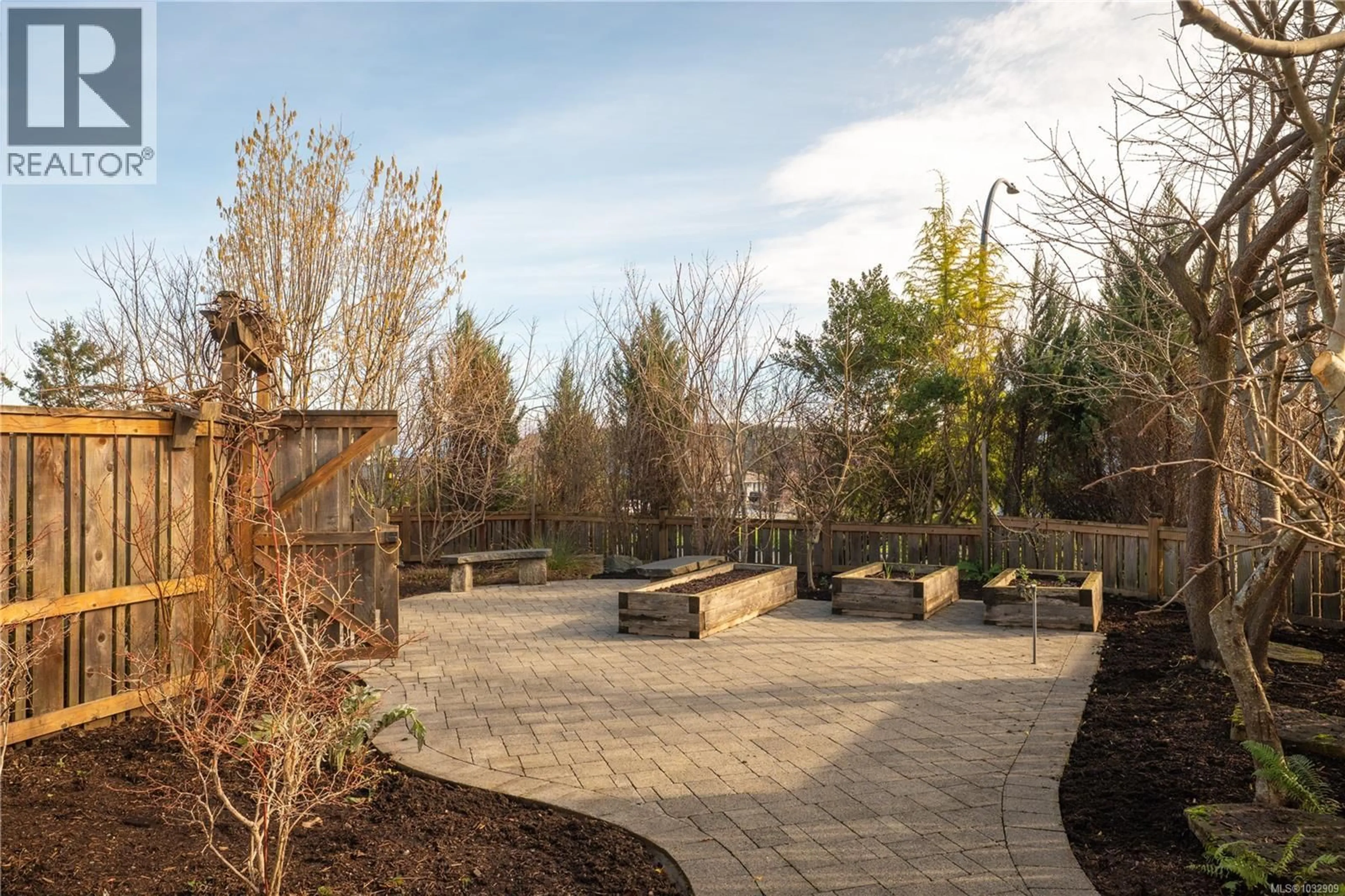 Patio, forest/trees view for 96 CILAIRE DRIVE, Nanaimo British Columbia V9S3E1