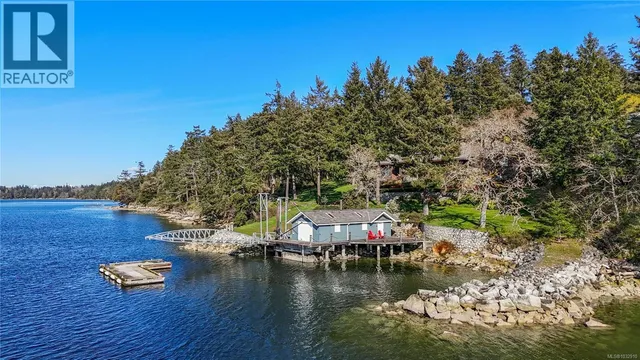 8440 LAWRENCE ROAD, Central Saanich 2