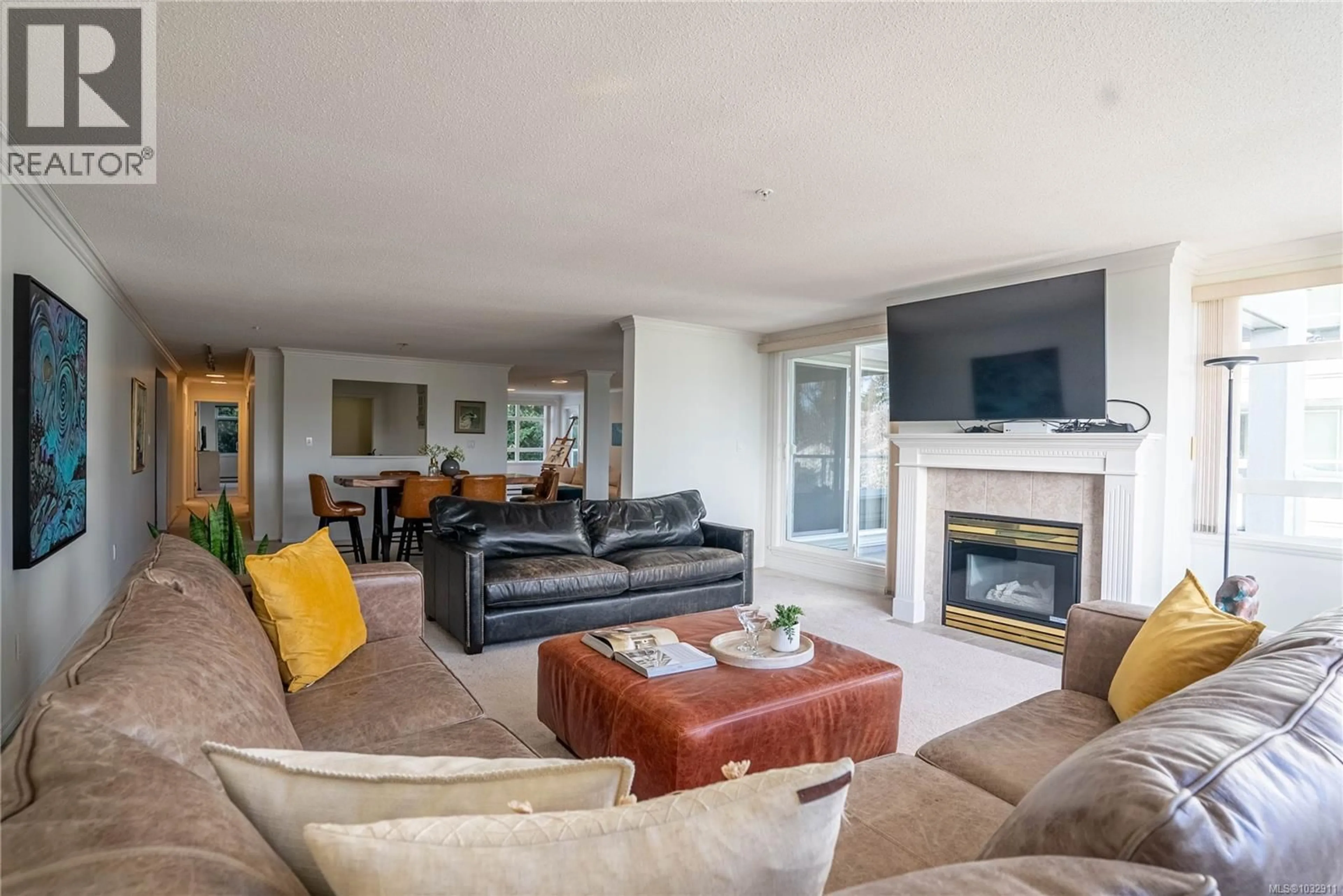 Living room with furniture, unknown for 306 - 5110 CORDOVA BAY ROAD, Saanich British Columbia V8Y2K5