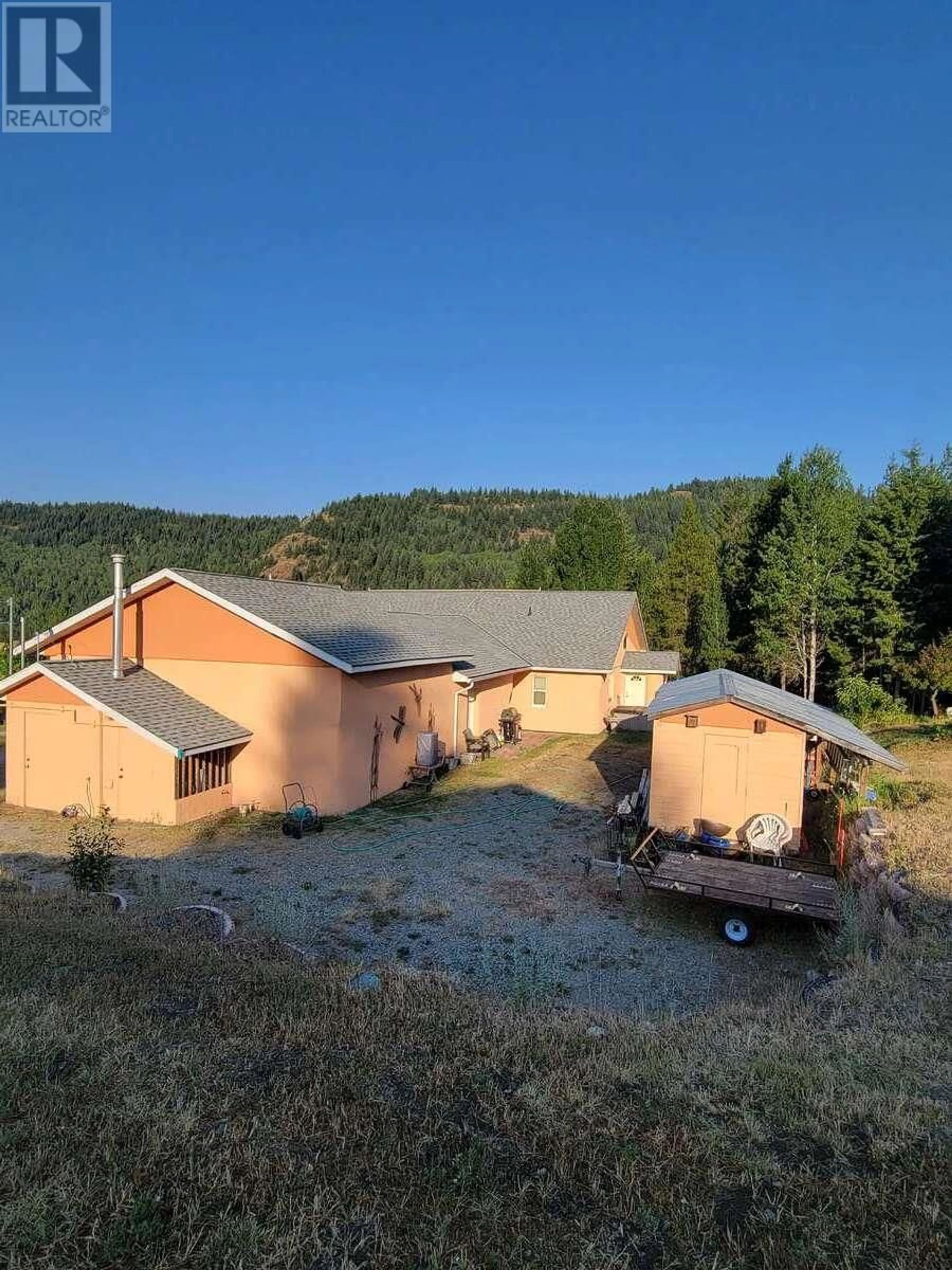 A pic from outside/outdoor area/front of a property/back of a property/a pic from drone, building for 405 ELKHORN STREET, Greenwood British Columbia V0H1J0