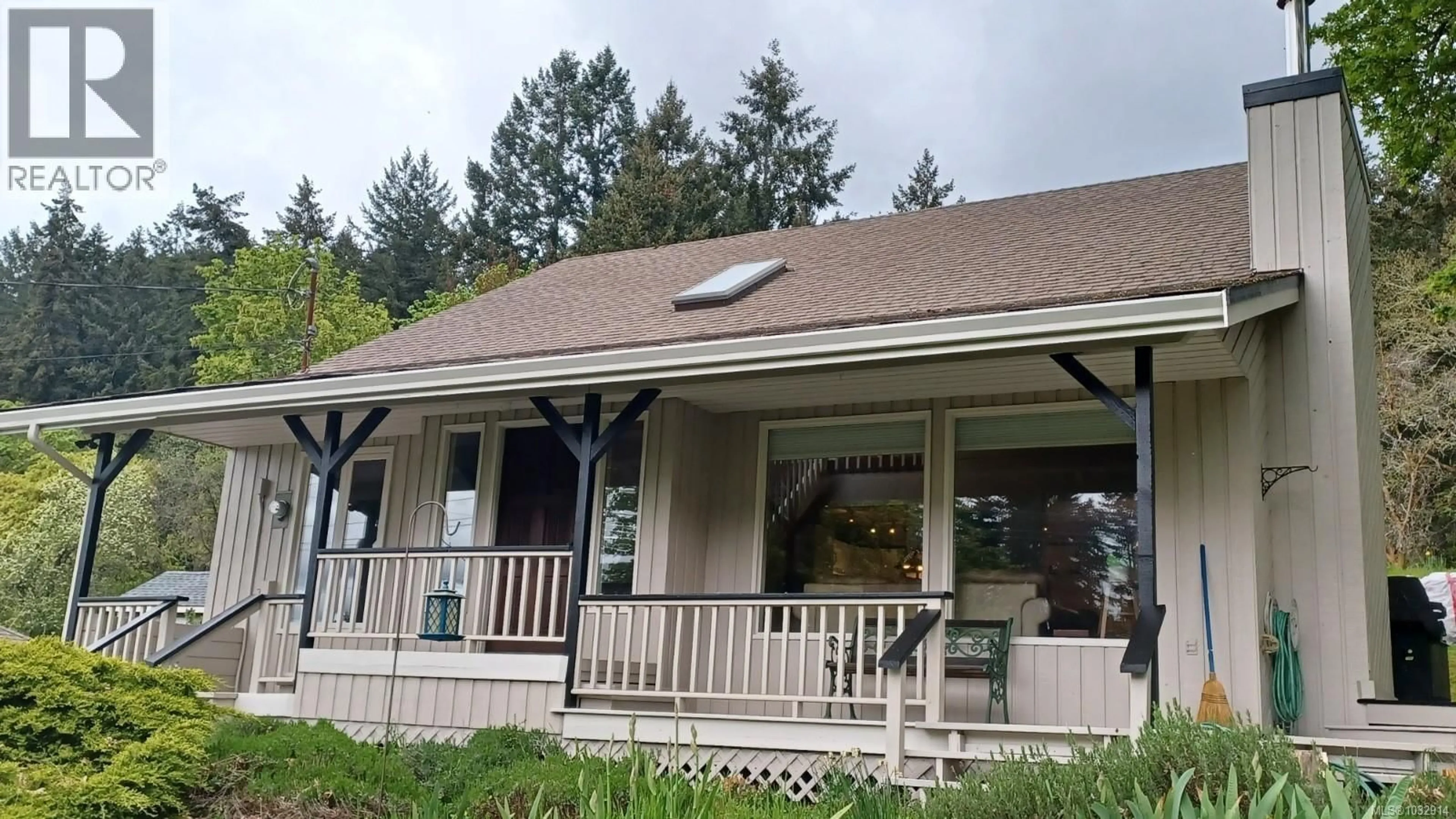 Home with vinyl exterior material, unknown for 1067 HERD ROAD, Duncan British Columbia V9L9W9