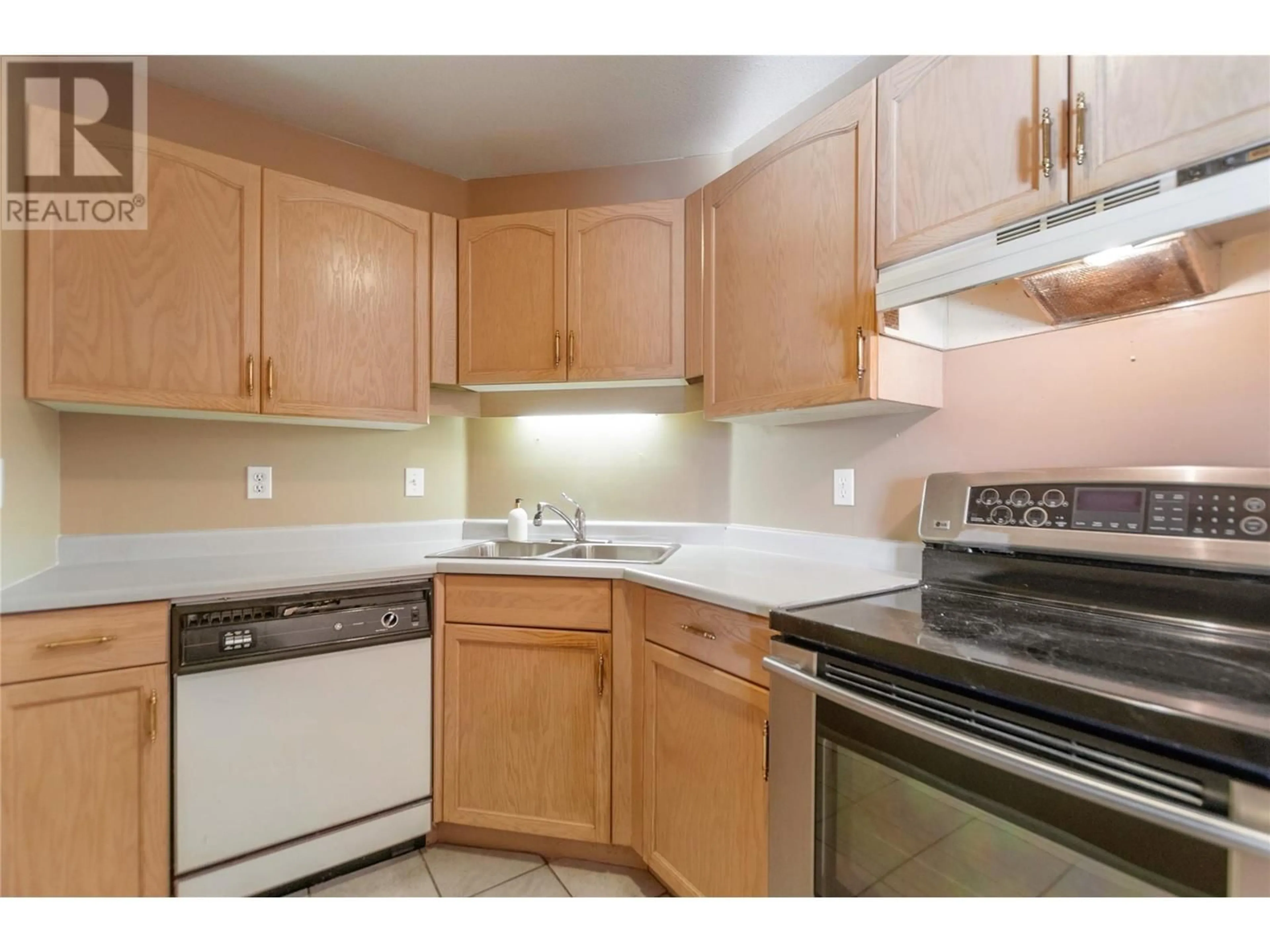 Standard kitchen, unknown for 3163 Richter Street Unit# 422, Kelowna British Columbia V1W3R4