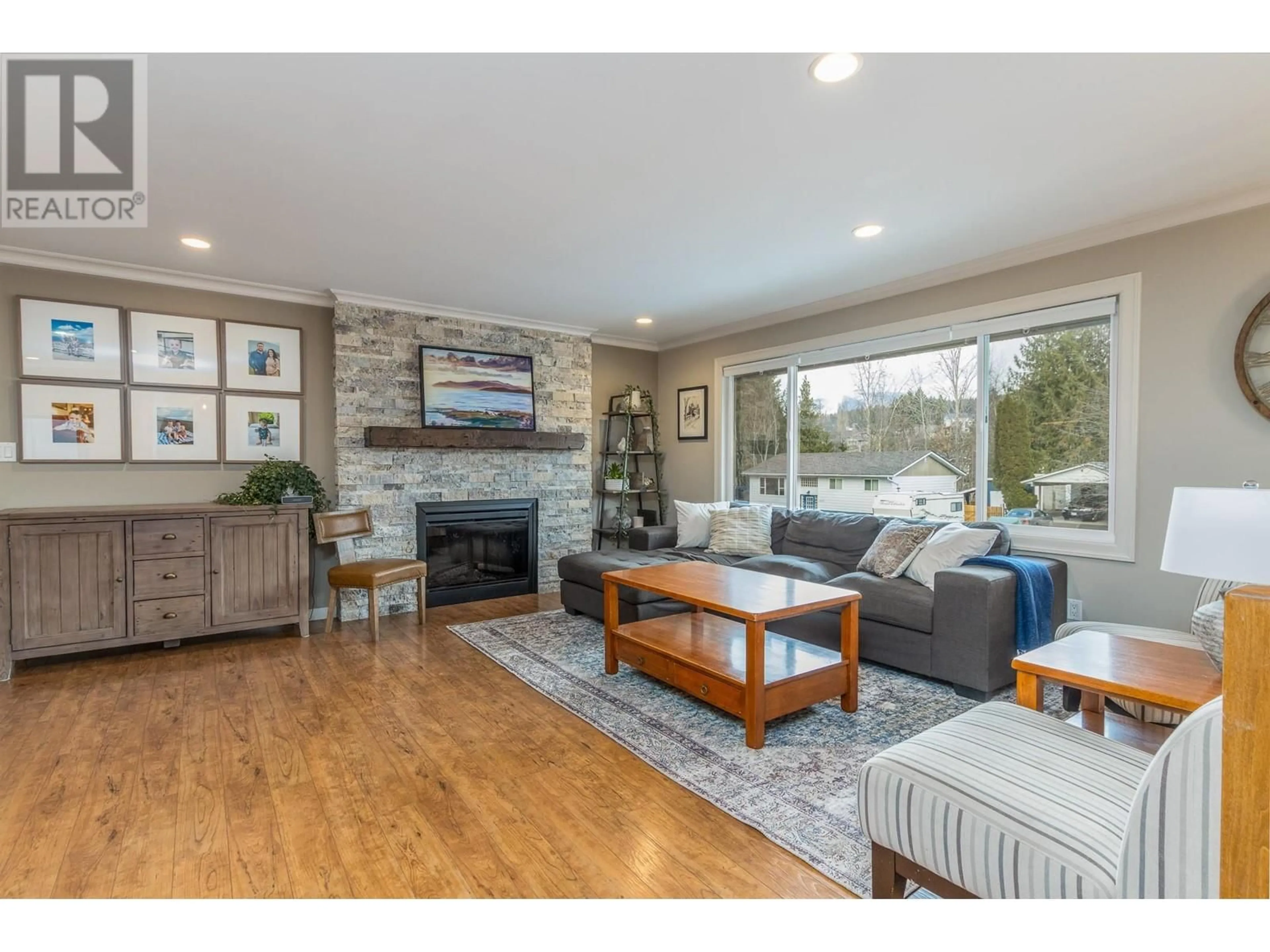 Living room, wood floors for 2291 21 Street NE, Salmon Arm British Columbia V1E3E8